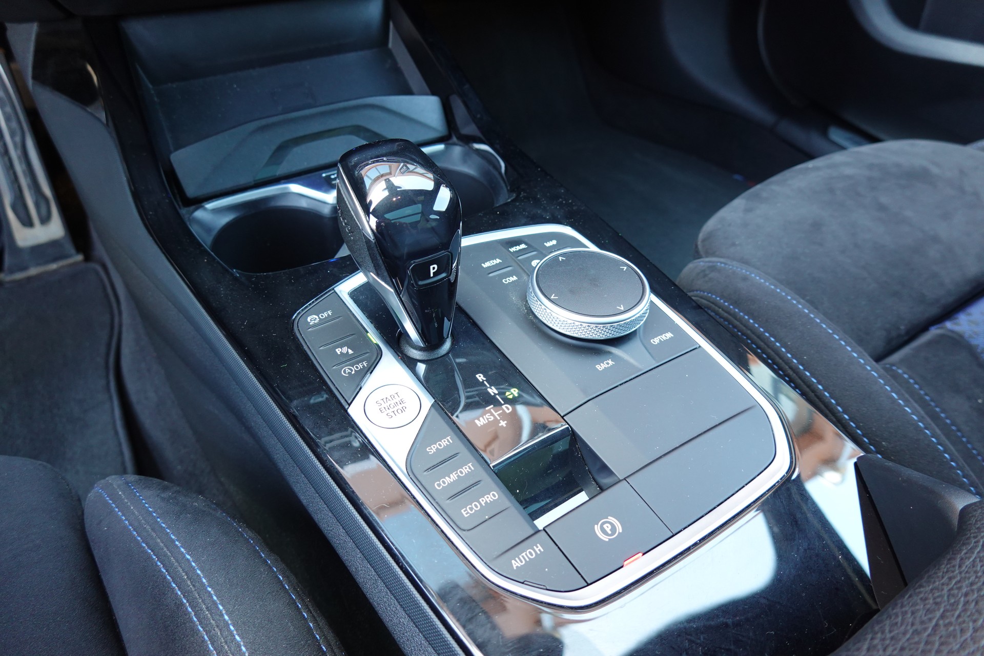 BMW M135i xDrive Steptronic - " CH Auto * Harman Kardon * Tempomat * Volant Chauffant * Sièges Sport Electrique/Mémoire/Chauffants "-image-20