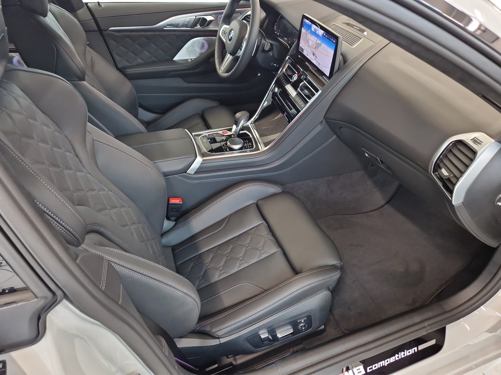 BMW M8 xDrive M Competition-image-9