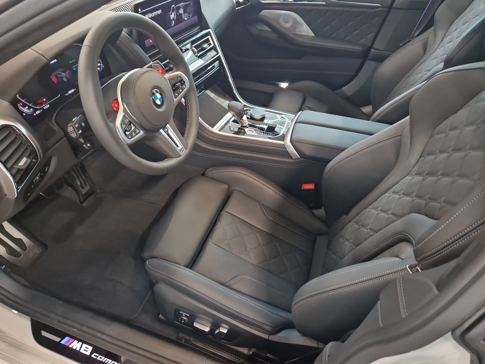 BMW M8 xDrive M Competition-image-5
