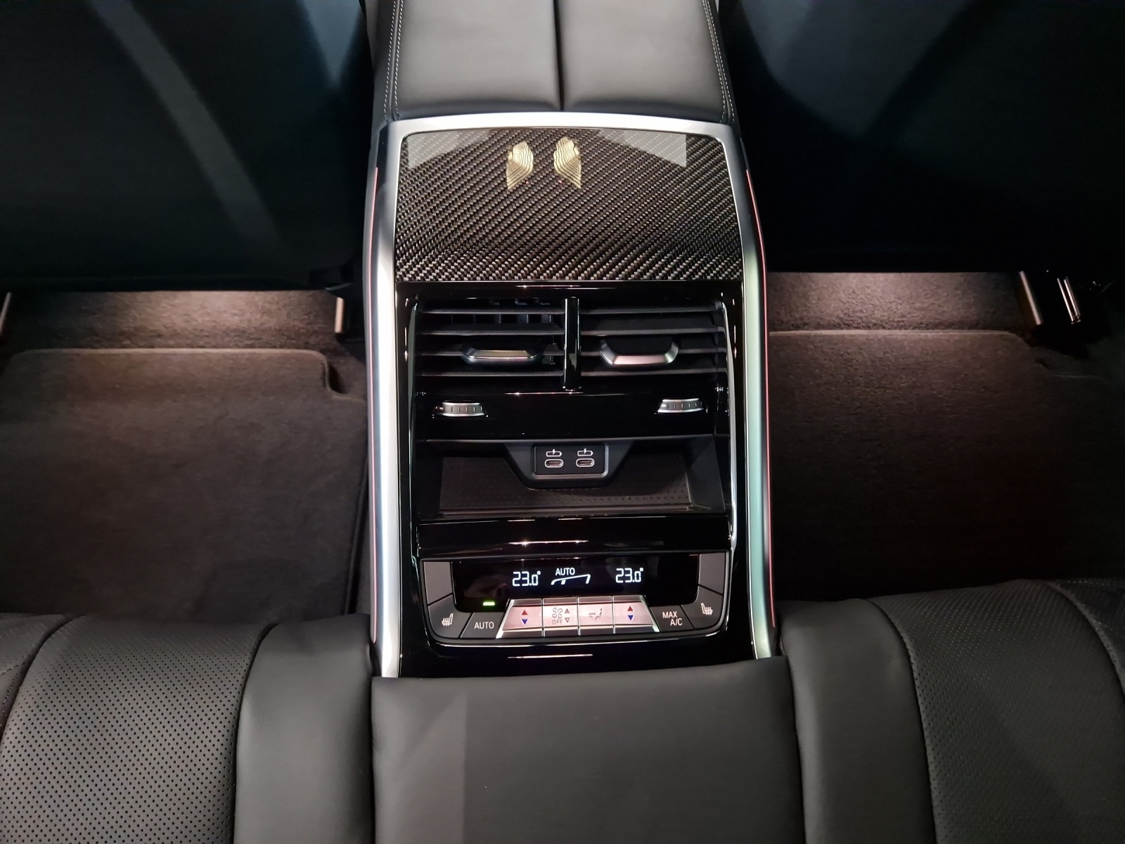 BMW M8 xDrive M Competition-image-15