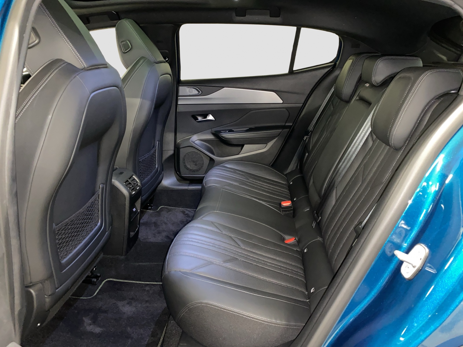 PEUGEOT 408 1.6 PHEV 225 GT-image-12