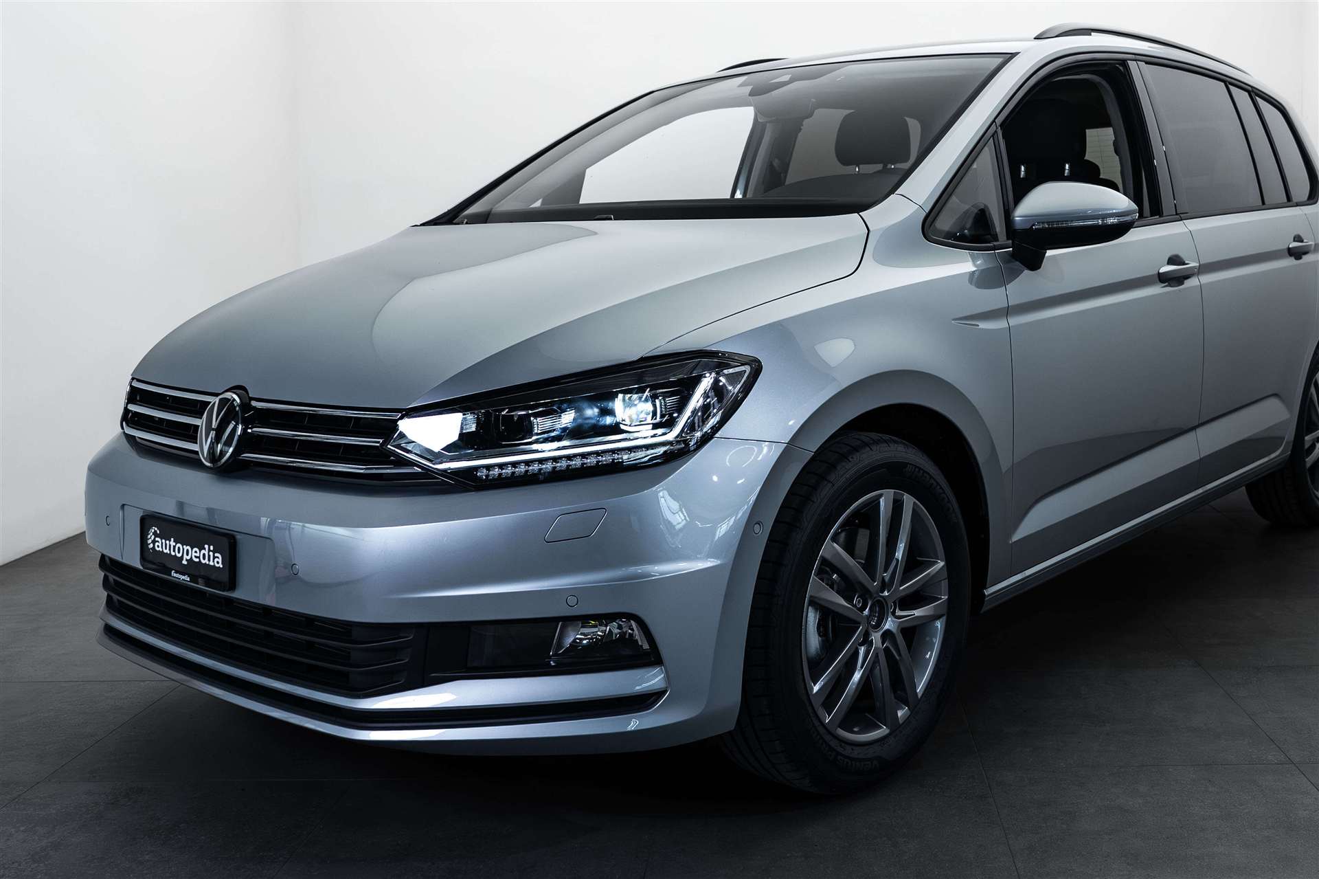 VW Touran 1.5 TSi EVO Comfortline Edition DSG-Automat 7-Plätzer-showroom-element-1