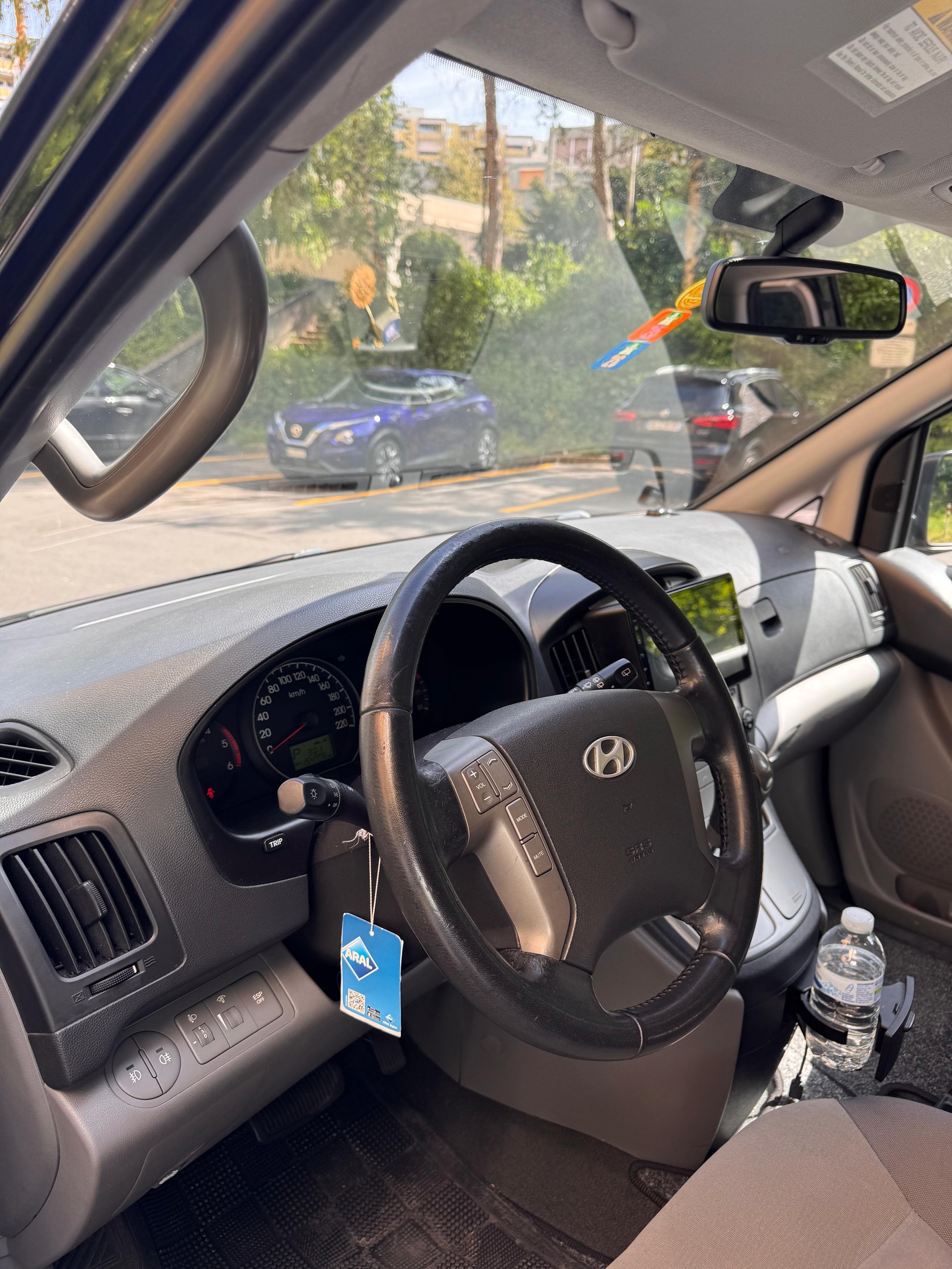 HYUNDAI H-1-image-1