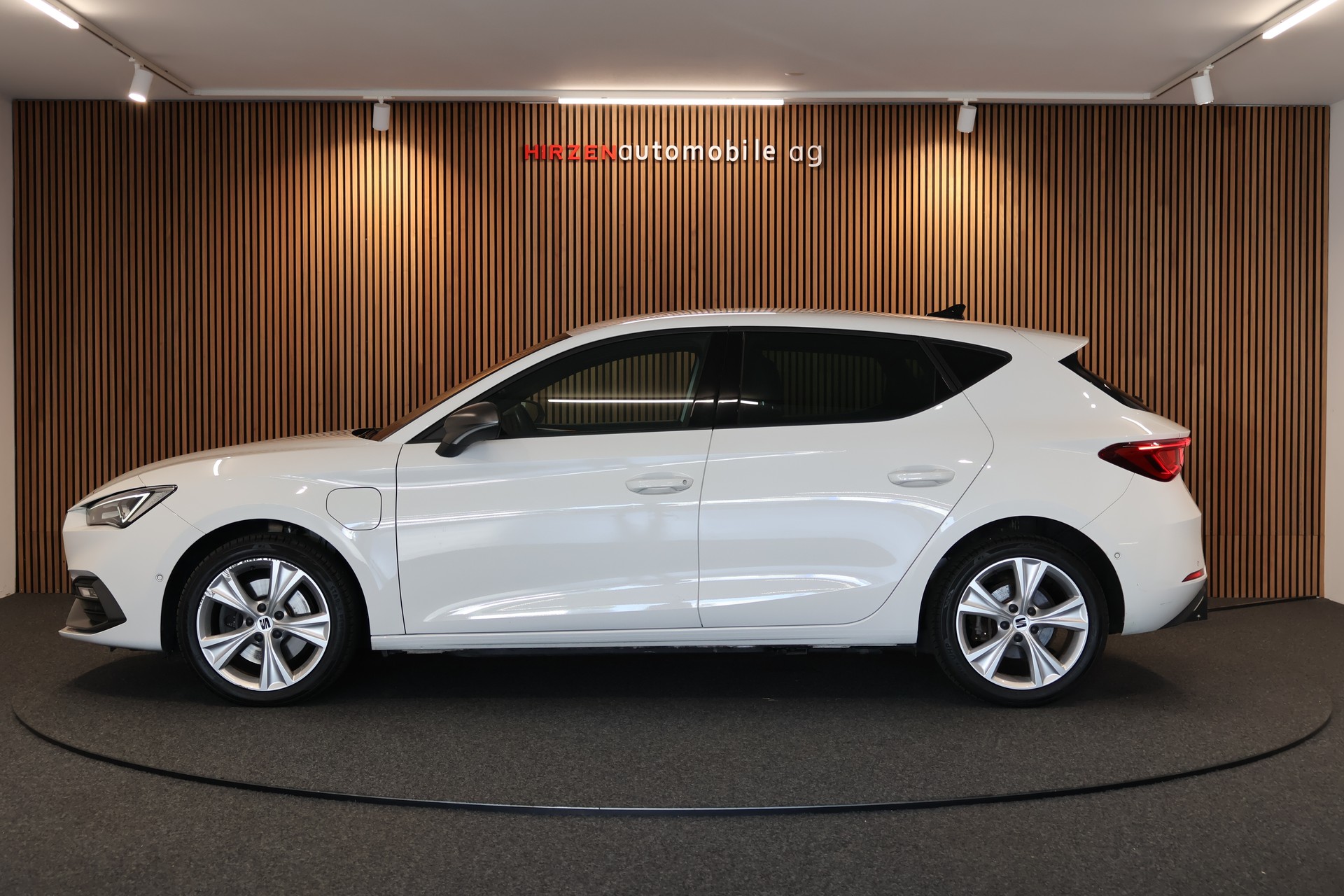 SEAT Leon 1.4 eHybrid pHEV DSG Hola FR-showroom-element-1