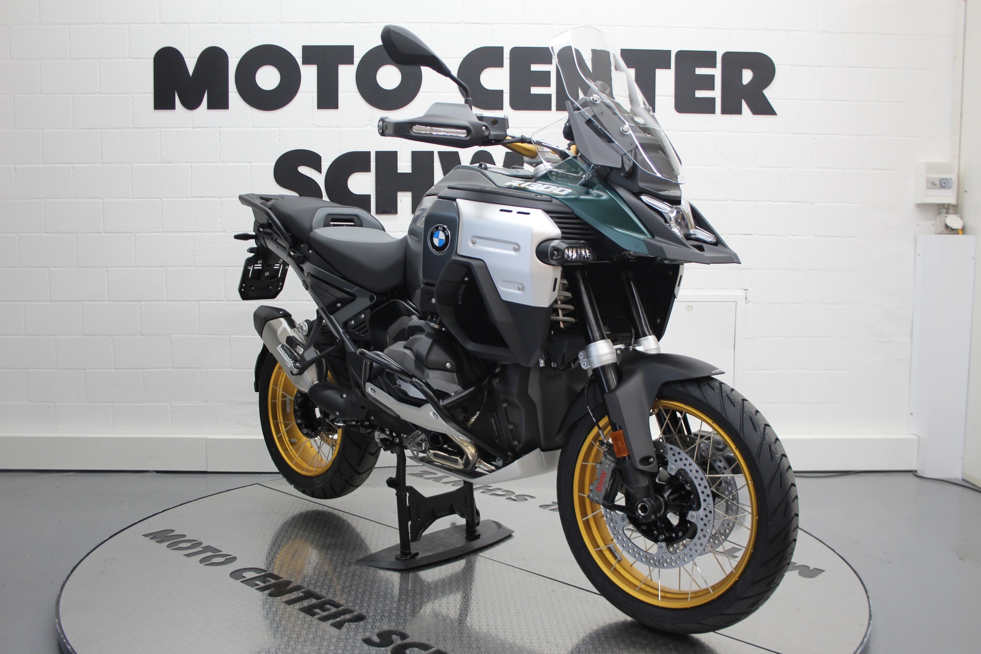 BMW R 1300 GS Adventure-image-1