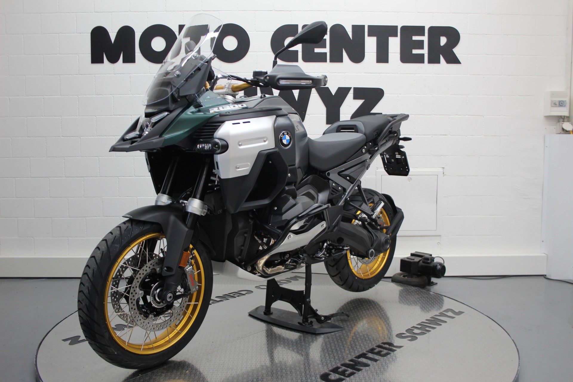 BMW R 1300 GS Adventure-image-3