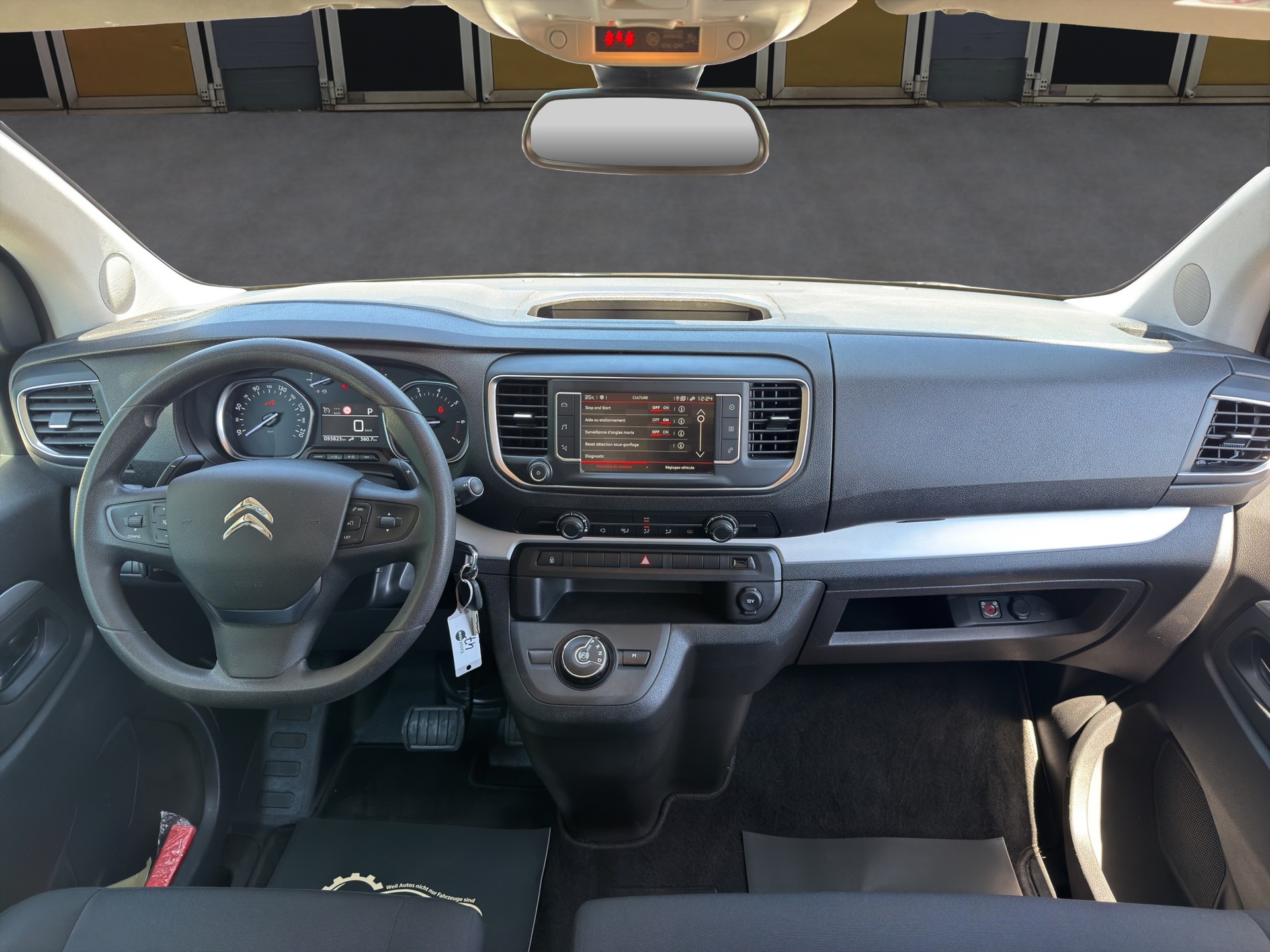 CITROEN Spacetourer M 2.0 BlueHDi 180 Business S/S-image-10