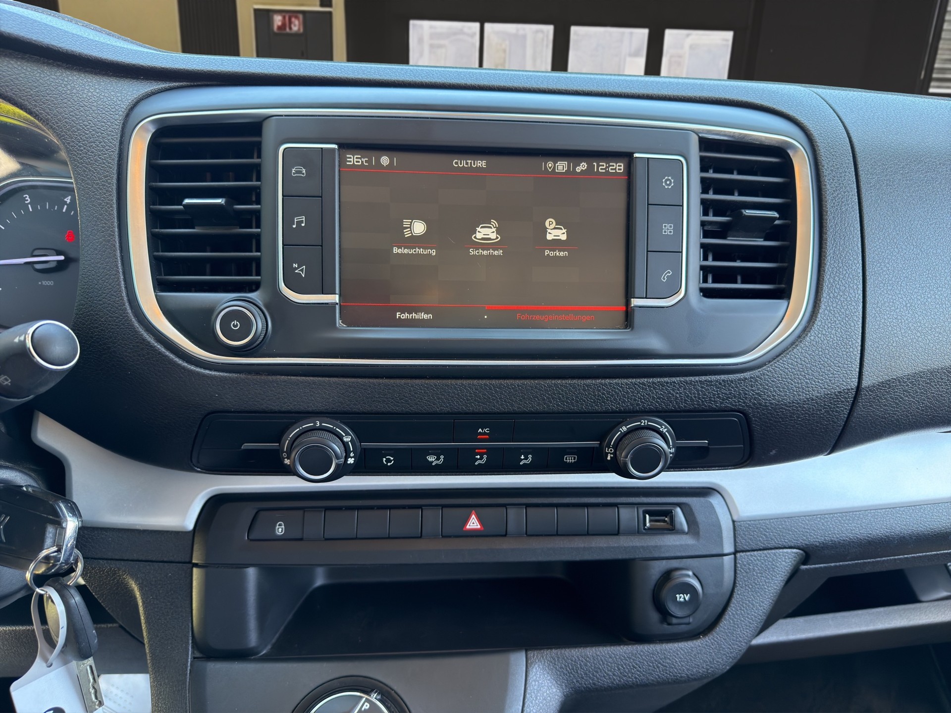CITROEN Spacetourer M 2.0 BlueHDi 180 Business S/S-image-14
