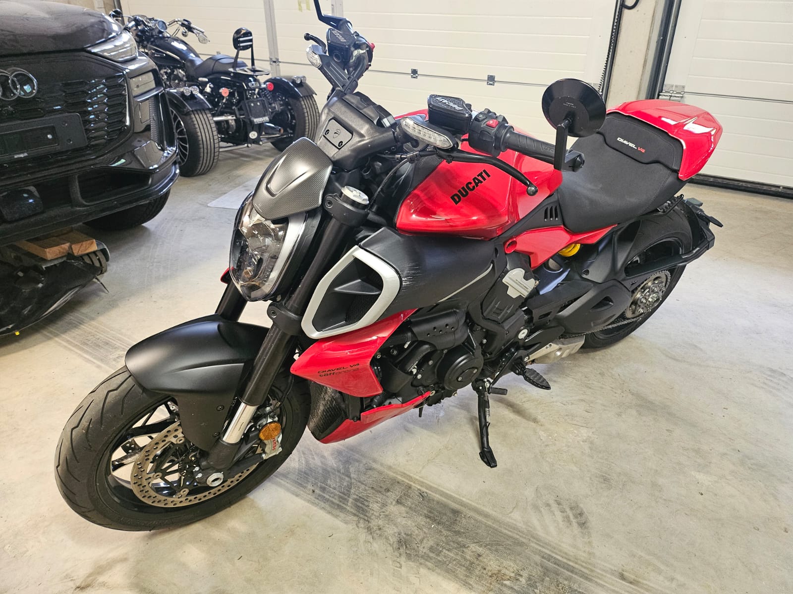 DUCATI Diavel V4 einige kratzer quelques égratinures-image-0