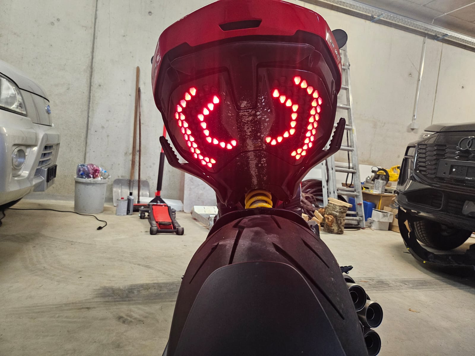 DUCATI Diavel V4 einige kratzer quelques égratinures-image-10