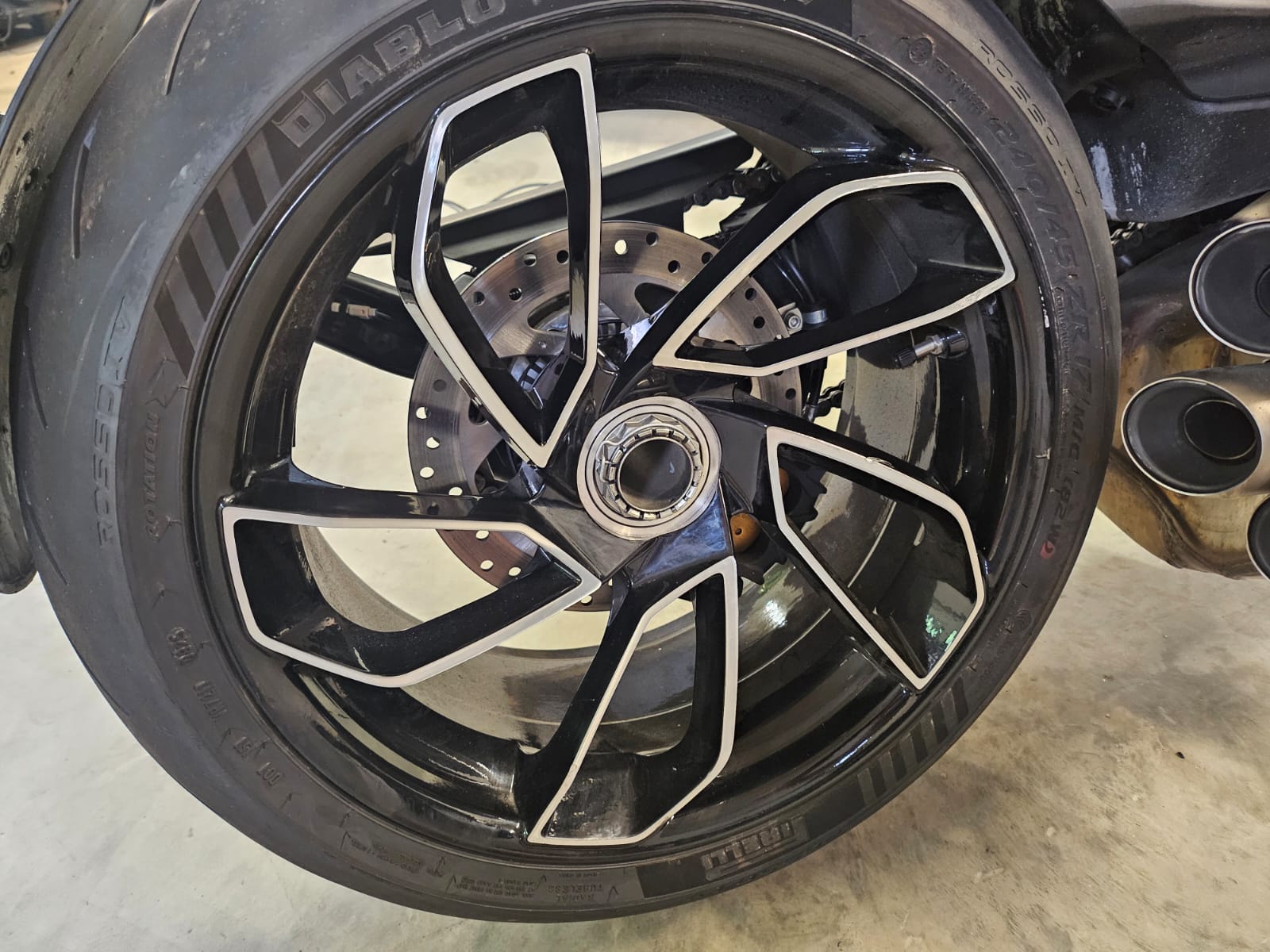 DUCATI Diavel V4 einige kratzer quelques égratinures-image-8