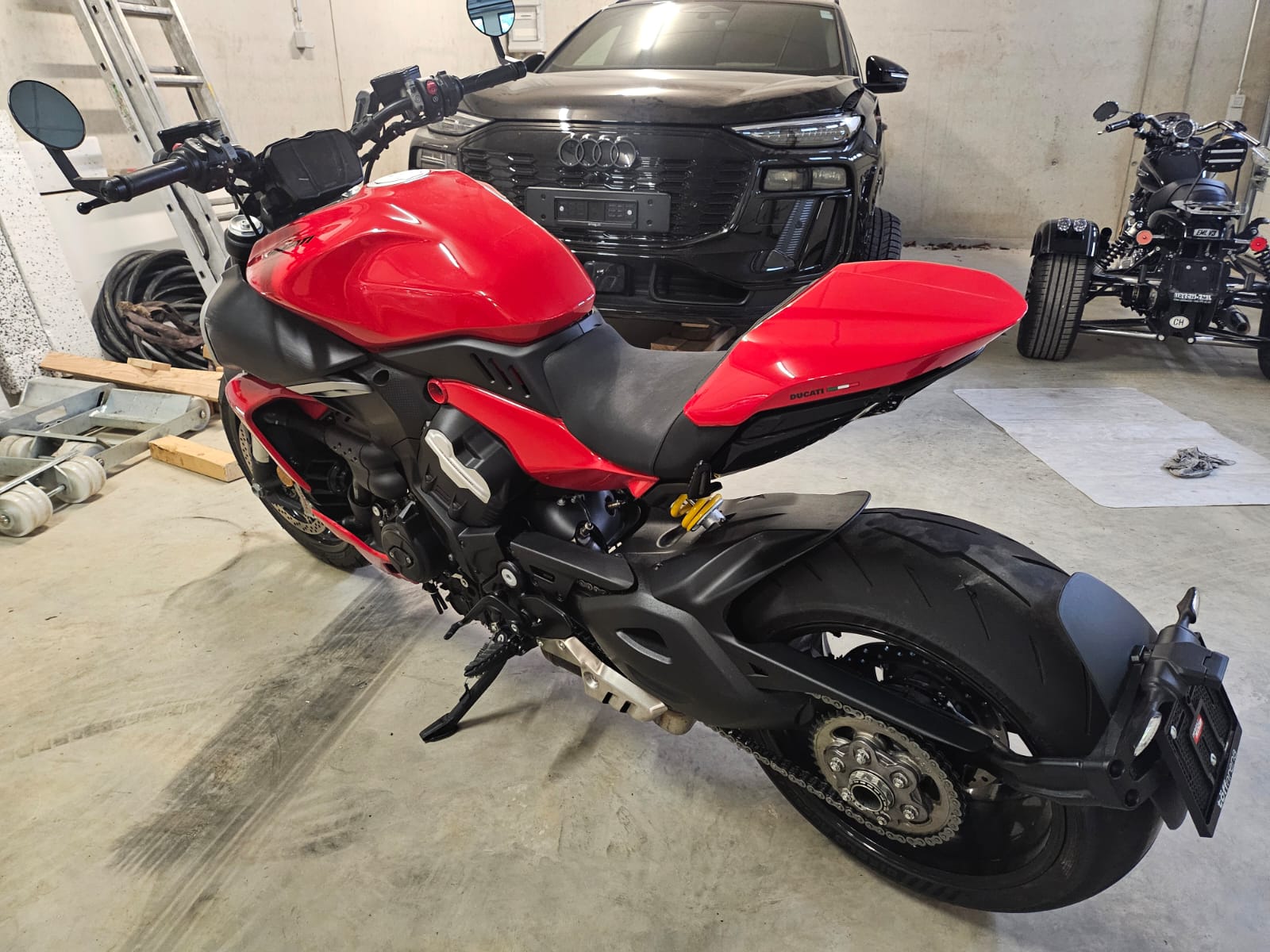 DUCATI Diavel V4 einige kratzer quelques égratinures-image-1