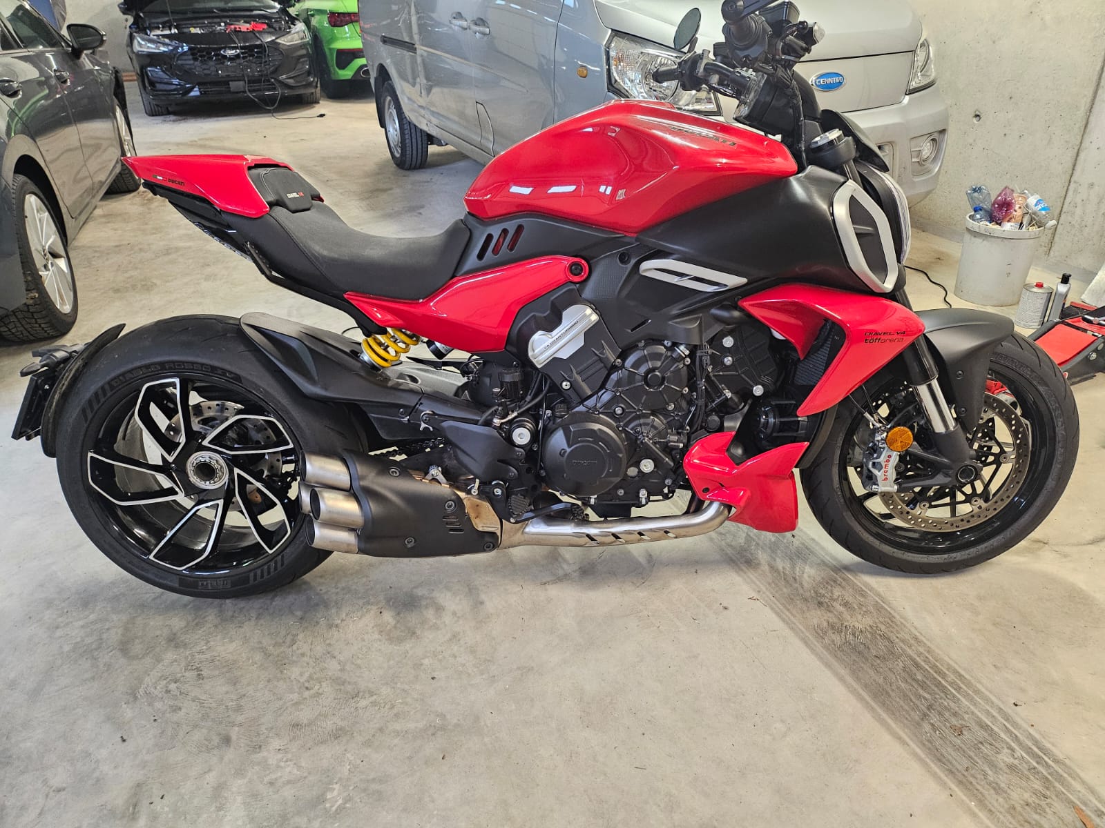 DUCATI Diavel V4 einige kratzer quelques égratinures-image-2