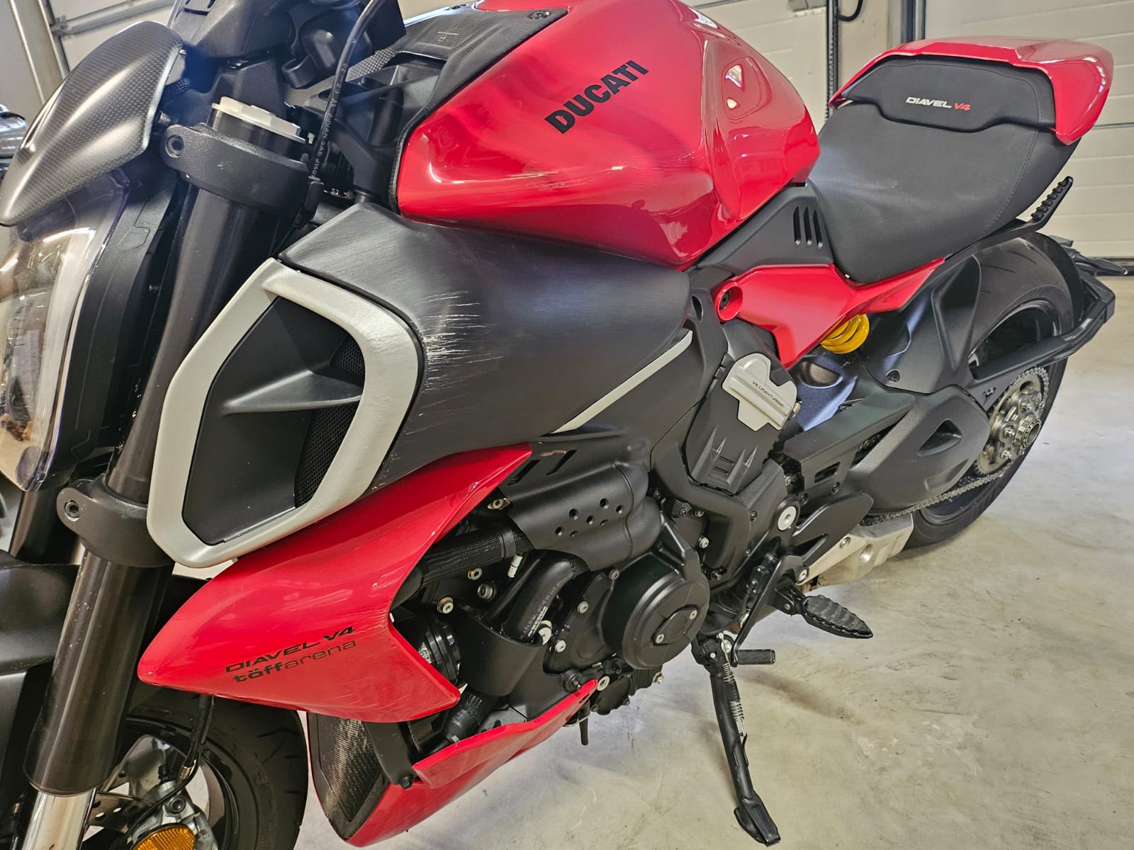 DUCATI Diavel V4 einige kratzer quelques égratinures-image-5