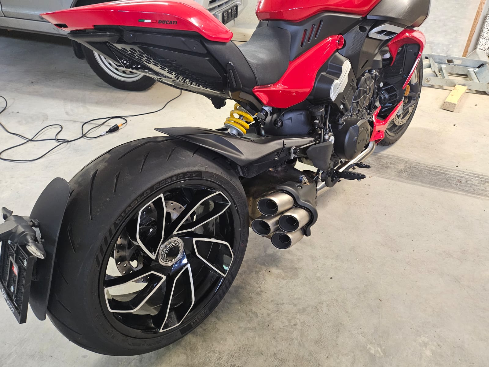DUCATI Diavel V4 einige kratzer quelques égratinures-image-9