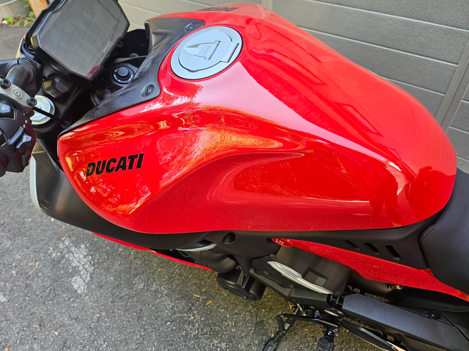 DUCATI Diavel V4 einige kratzer quelques égratinures-image-15