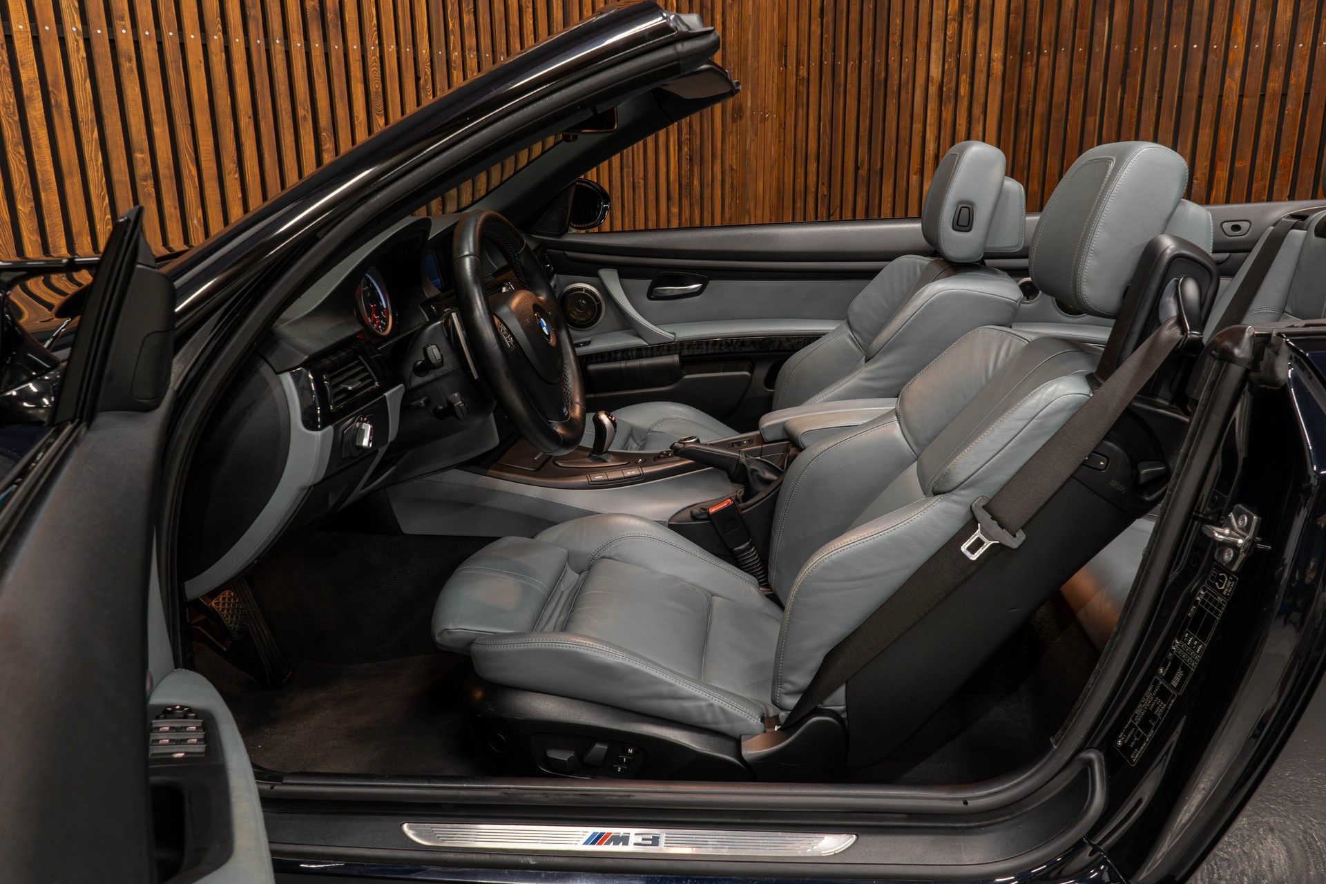 BMW M3 Cabriolet-image-8