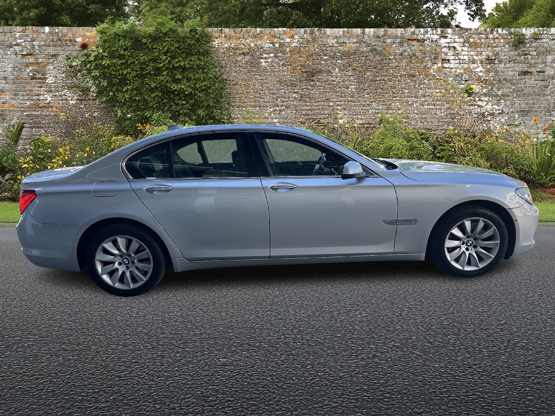 BMW 750i xDrive-image-5
