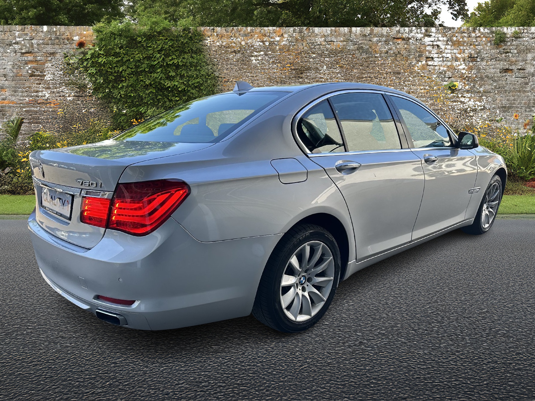 BMW 750i xDrive-image-4