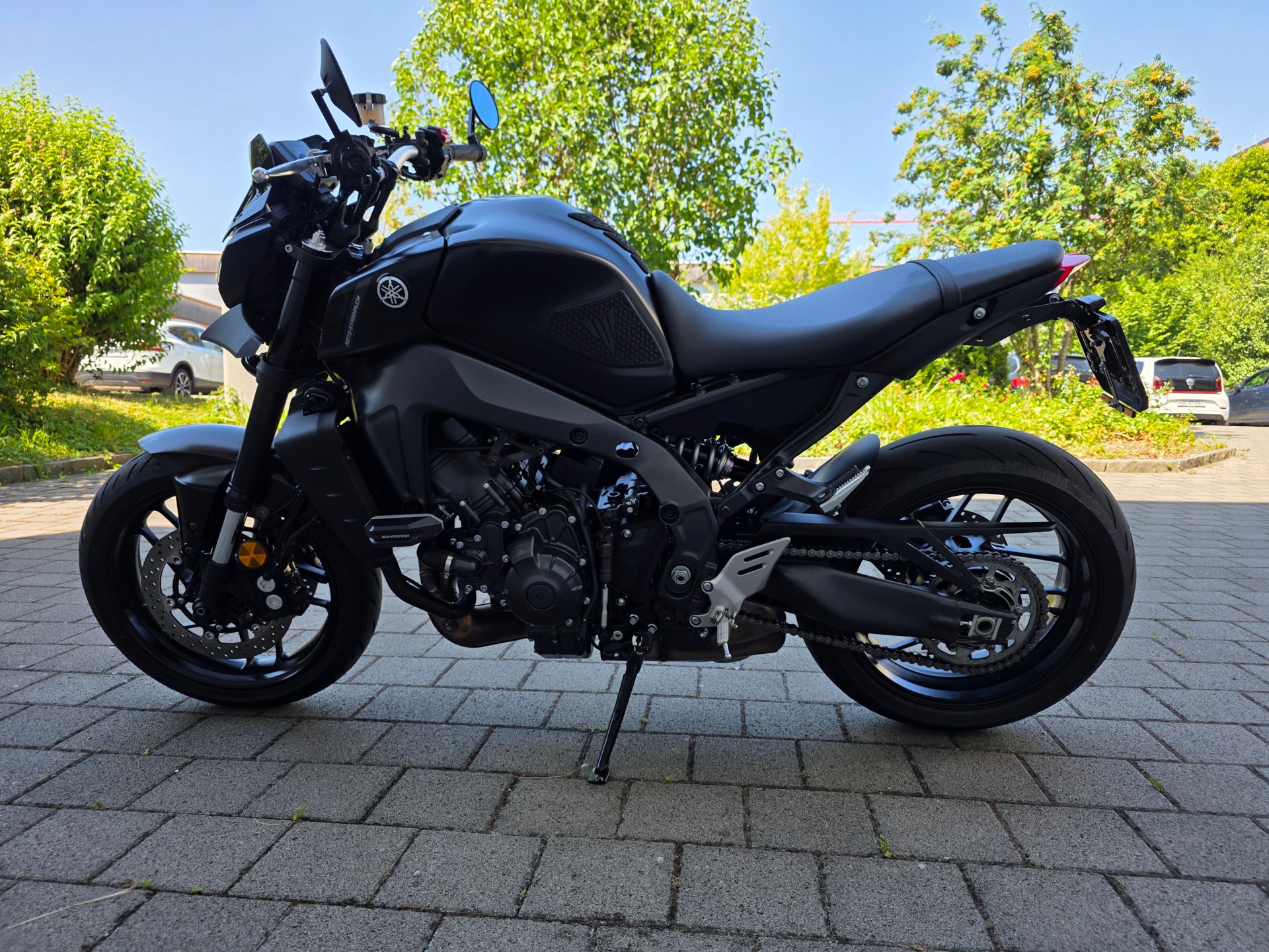 YAMAHA MT-09-image-1