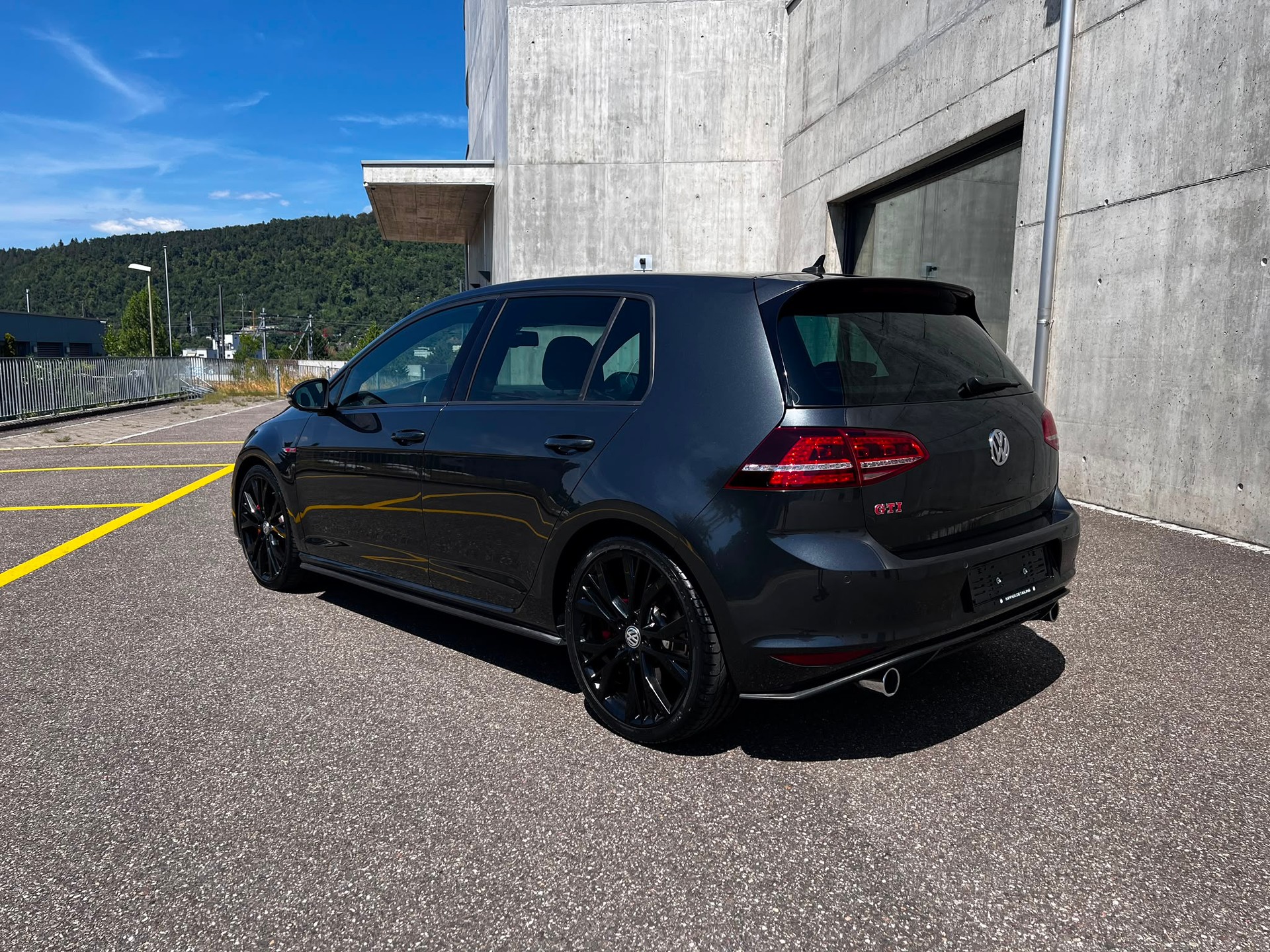 VW Golf 2.0 TSI GTI Performance DSG-image-3