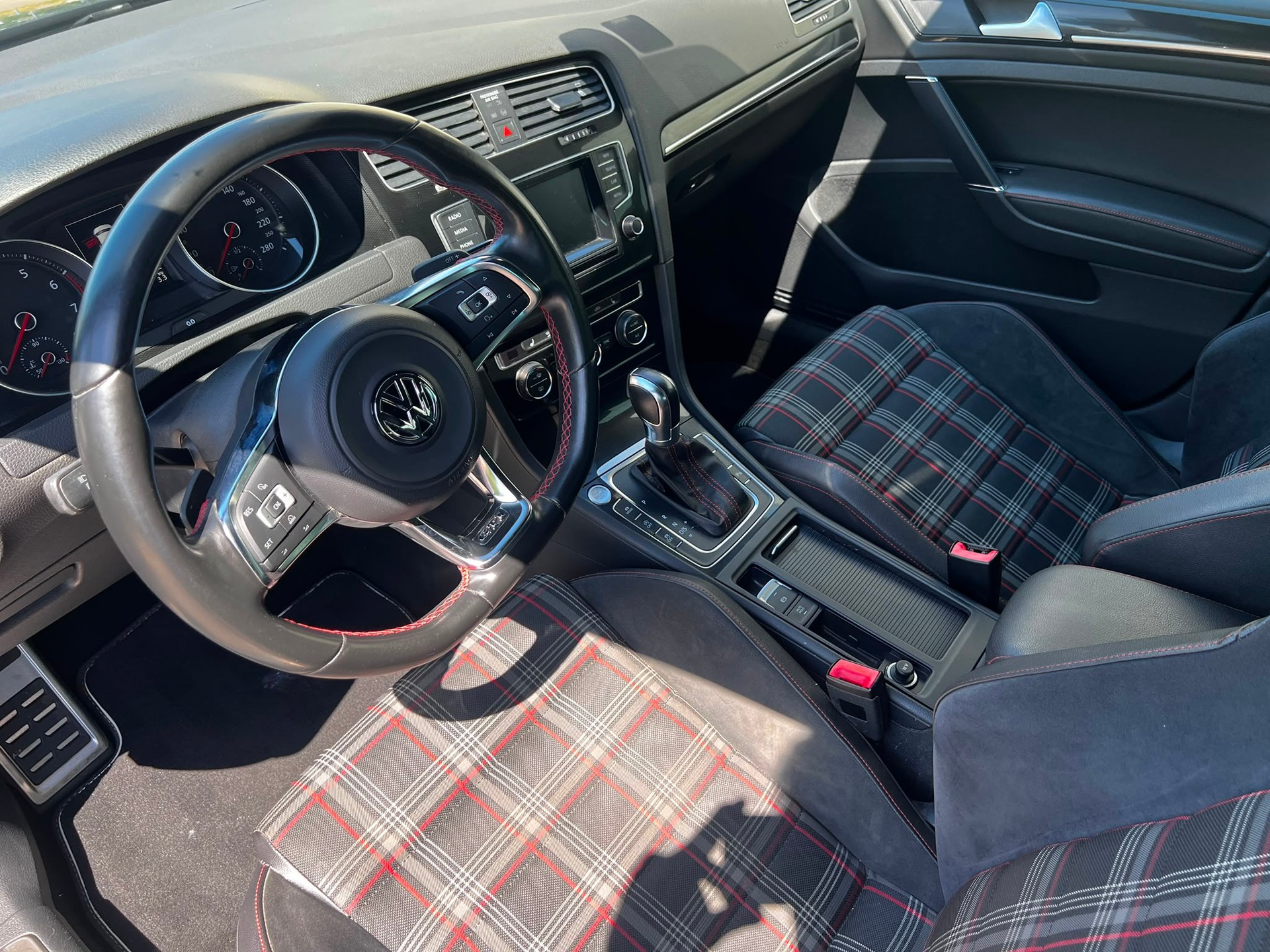 VW Golf 2.0 TSI GTI Performance DSG-image-7