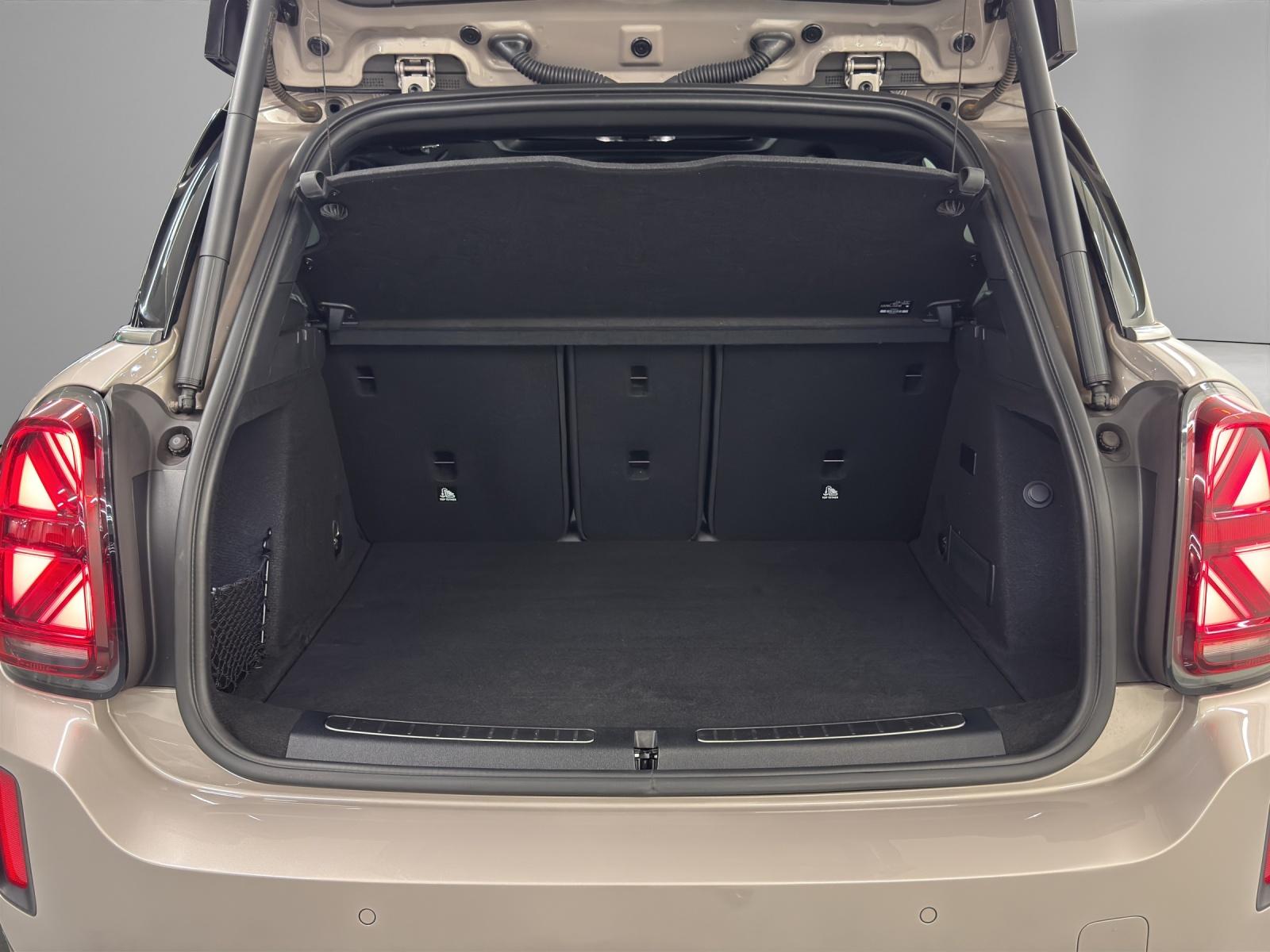 MINI Countryman F60 1.5i Cooper S E ALL4-image-9