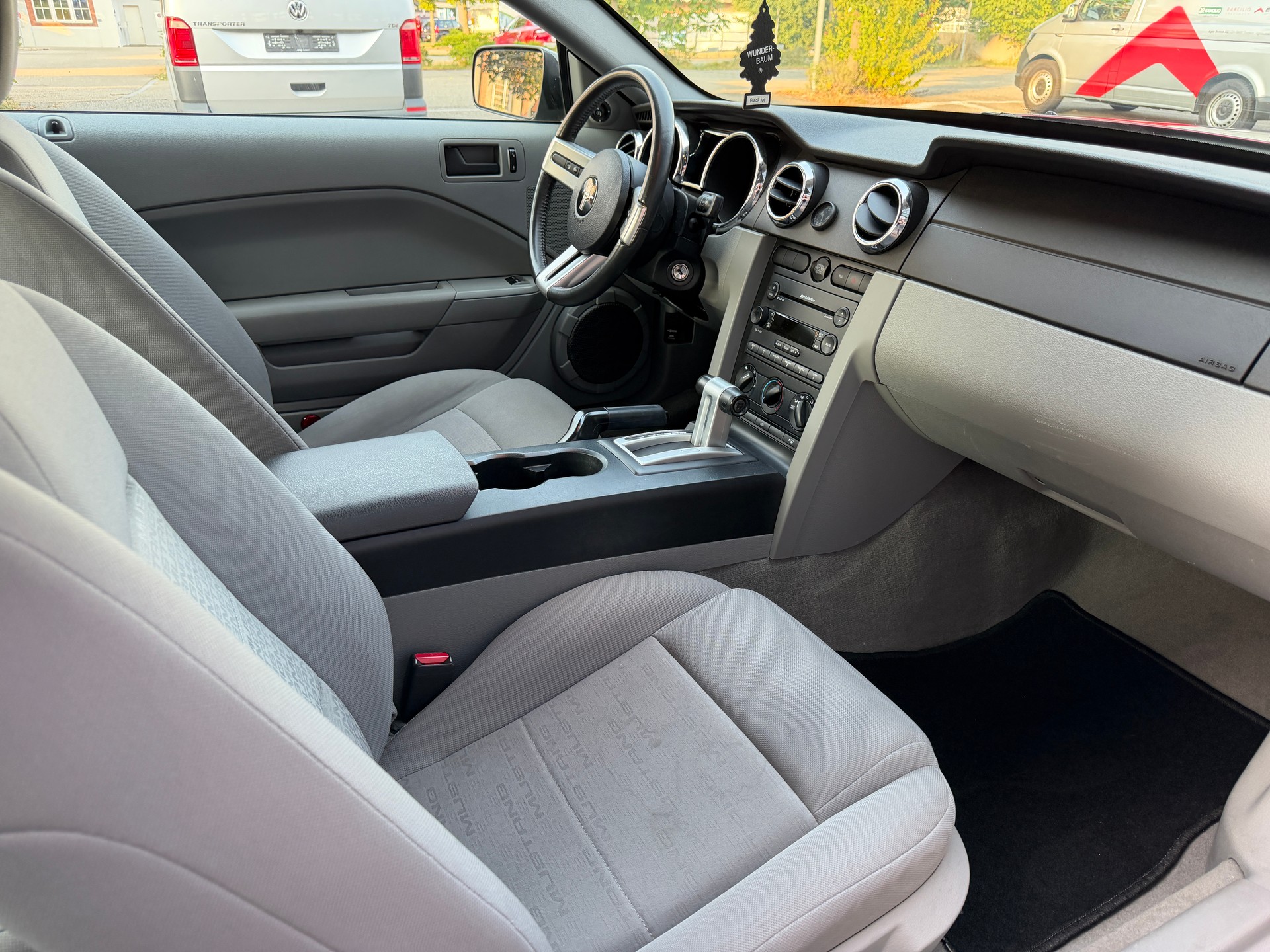 FORD MUSTANG V6 Coupé-image-12