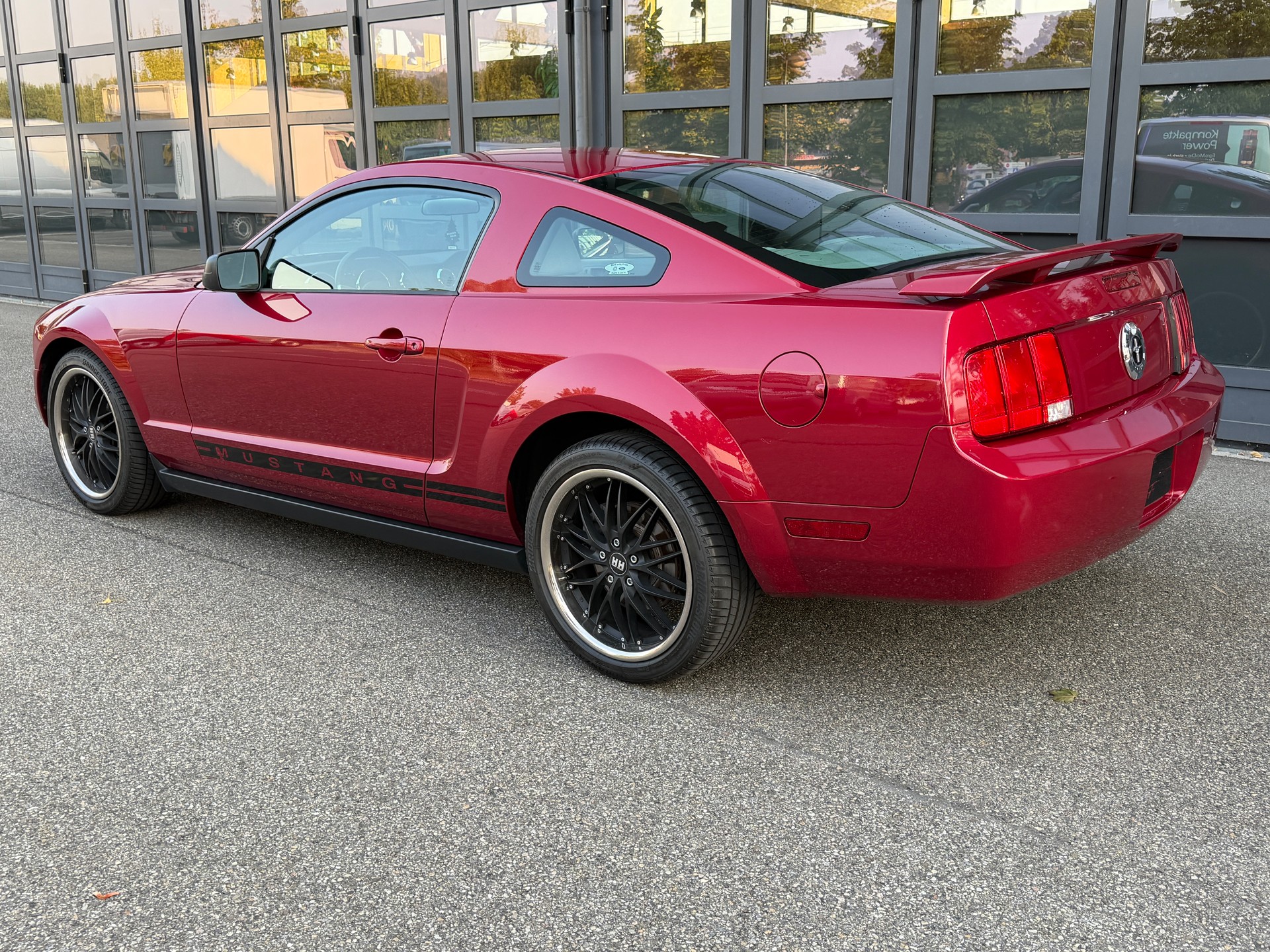 FORD MUSTANG V6 Coupé-image-3