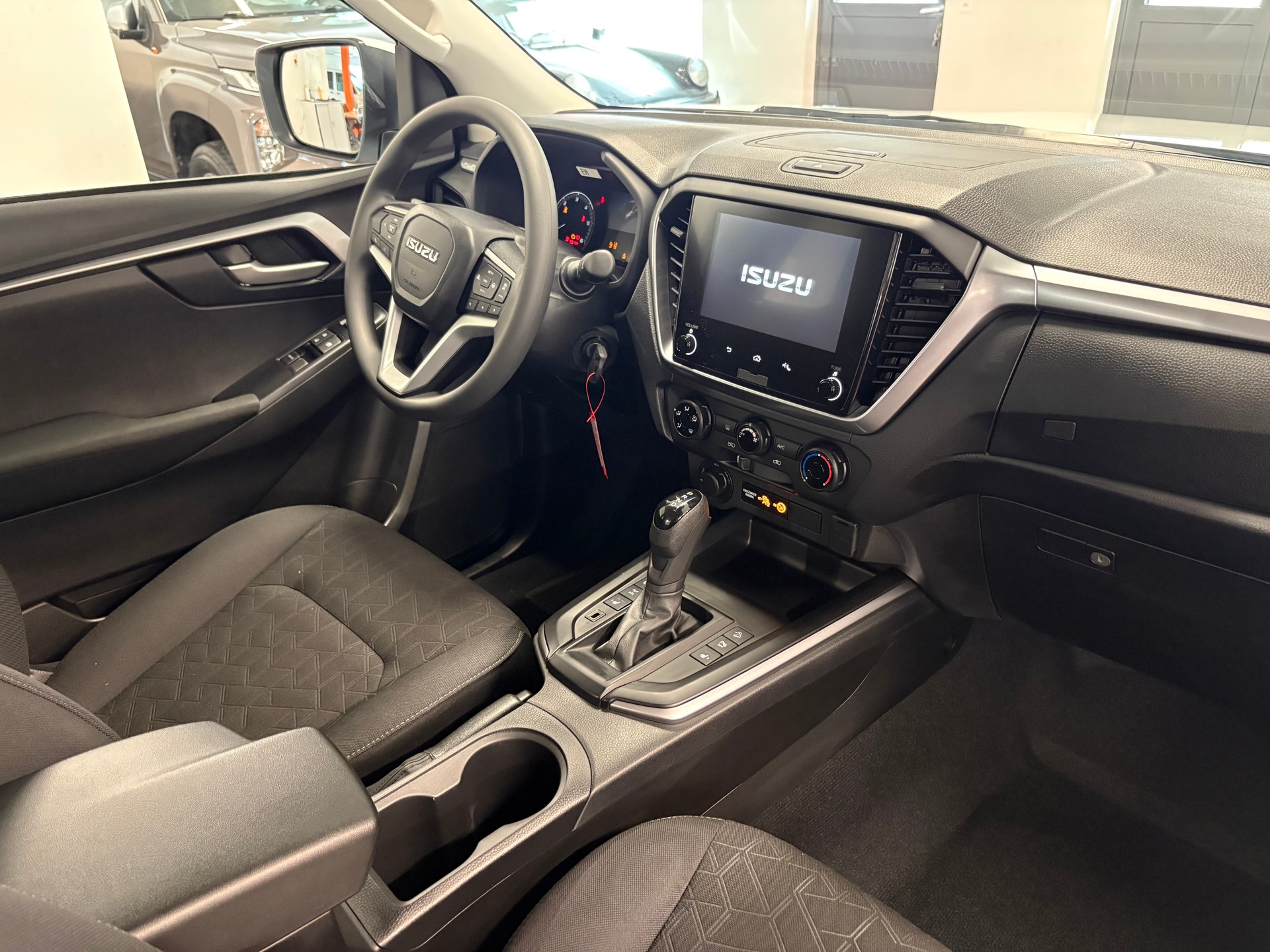ISUZU D-MAX 1.9 SpaceCab N60BB+ 4x4 AT-image-7