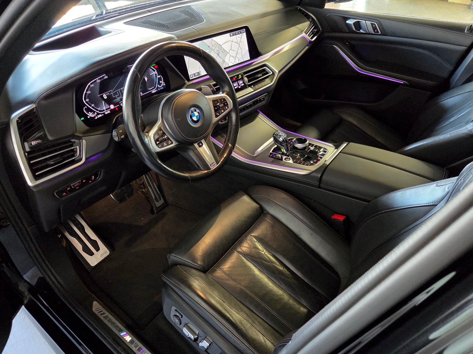 BMW X5 45e xDrive M-Sport-showroom-element-3