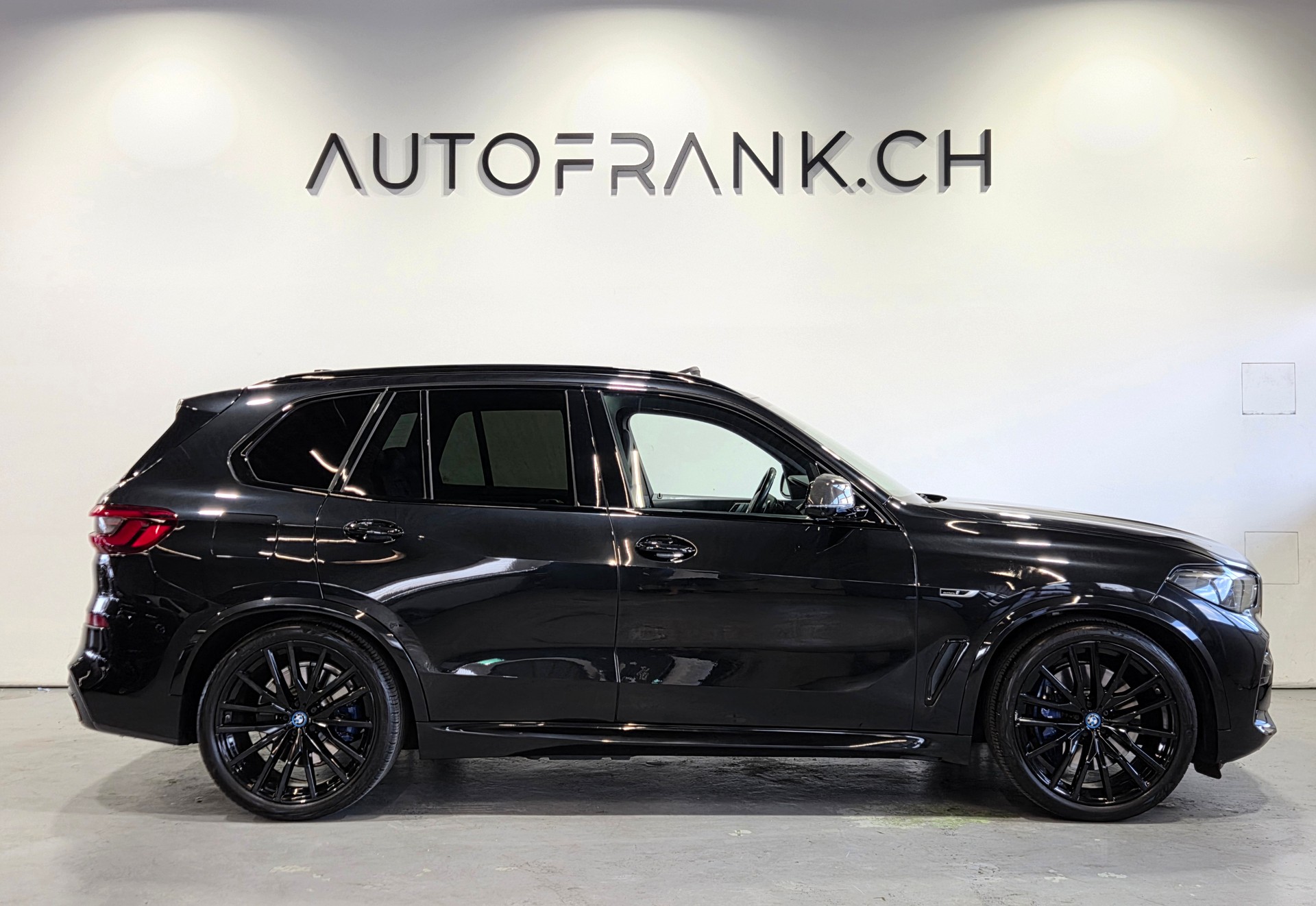 BMW X5 45e xDrive M-Sport-showroom-element-1