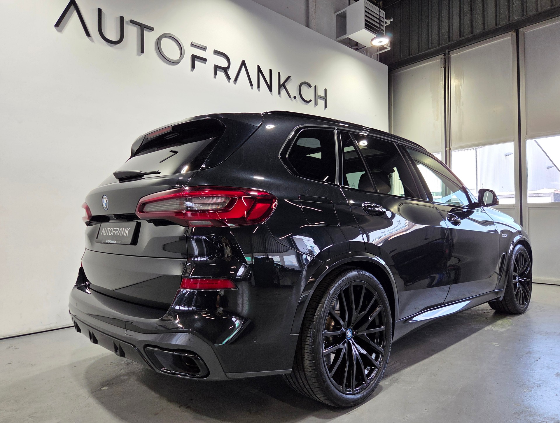 BMW X5 45e xDrive M-Sport-showroom-element-2