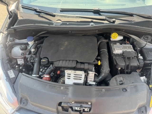 PEUGEOT 208 1.2 PureTech Allure EAT6-image-4