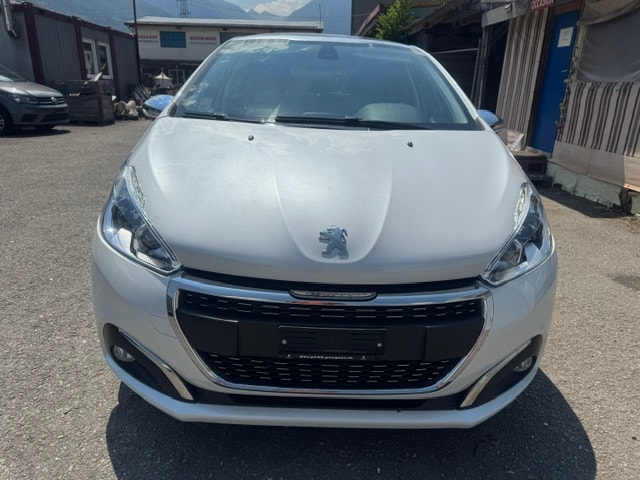PEUGEOT 208 1.2 PureTech Allure EAT6-image-6