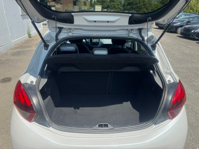 PEUGEOT 208 1.2 PureTech Allure EAT6-image-10
