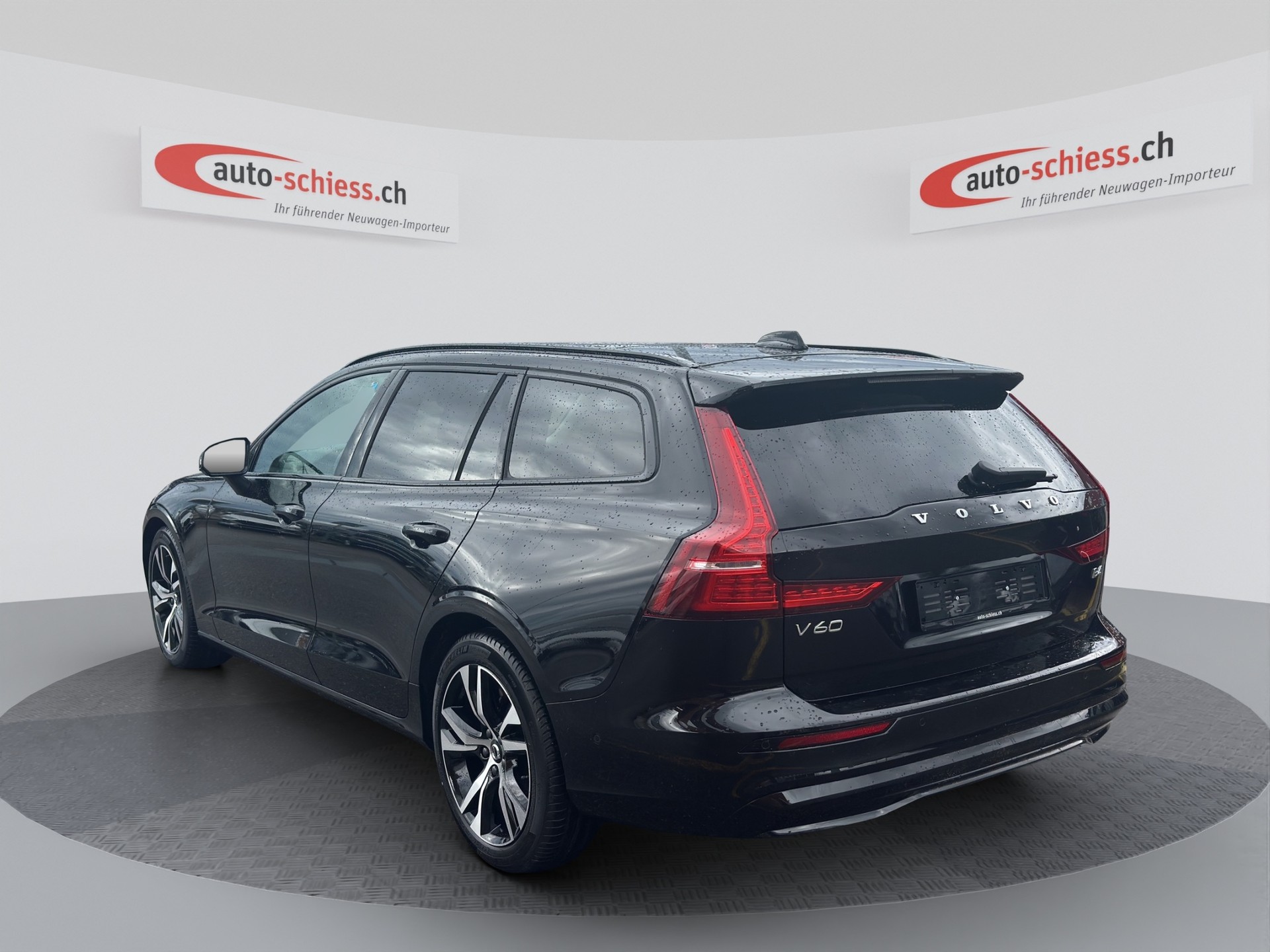 VOLVO V60 B4 Benzin Mild Hybrid Plus Dark DCT-showroom-element-2