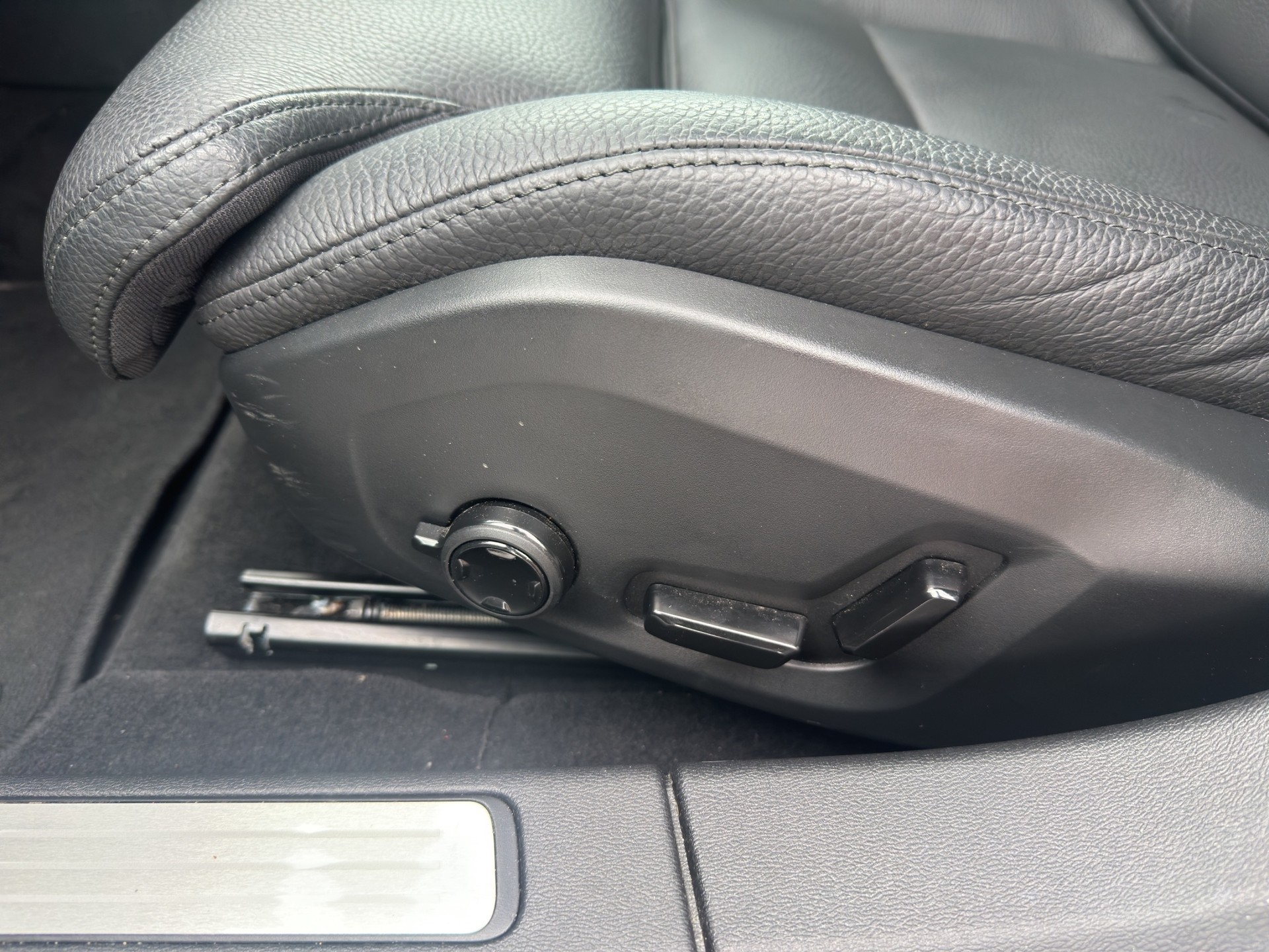 VOLVO V60 B4 Benzin Mild Hybrid Plus Dark DCT-image-9