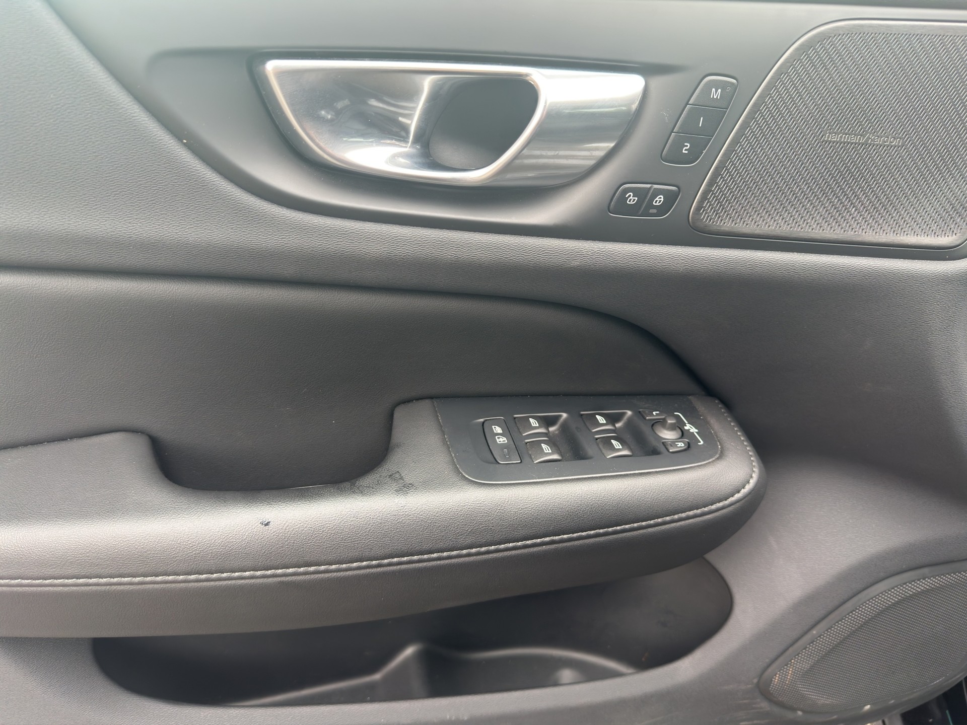 VOLVO V60 B4 Benzin Mild Hybrid Plus Dark DCT-image-8