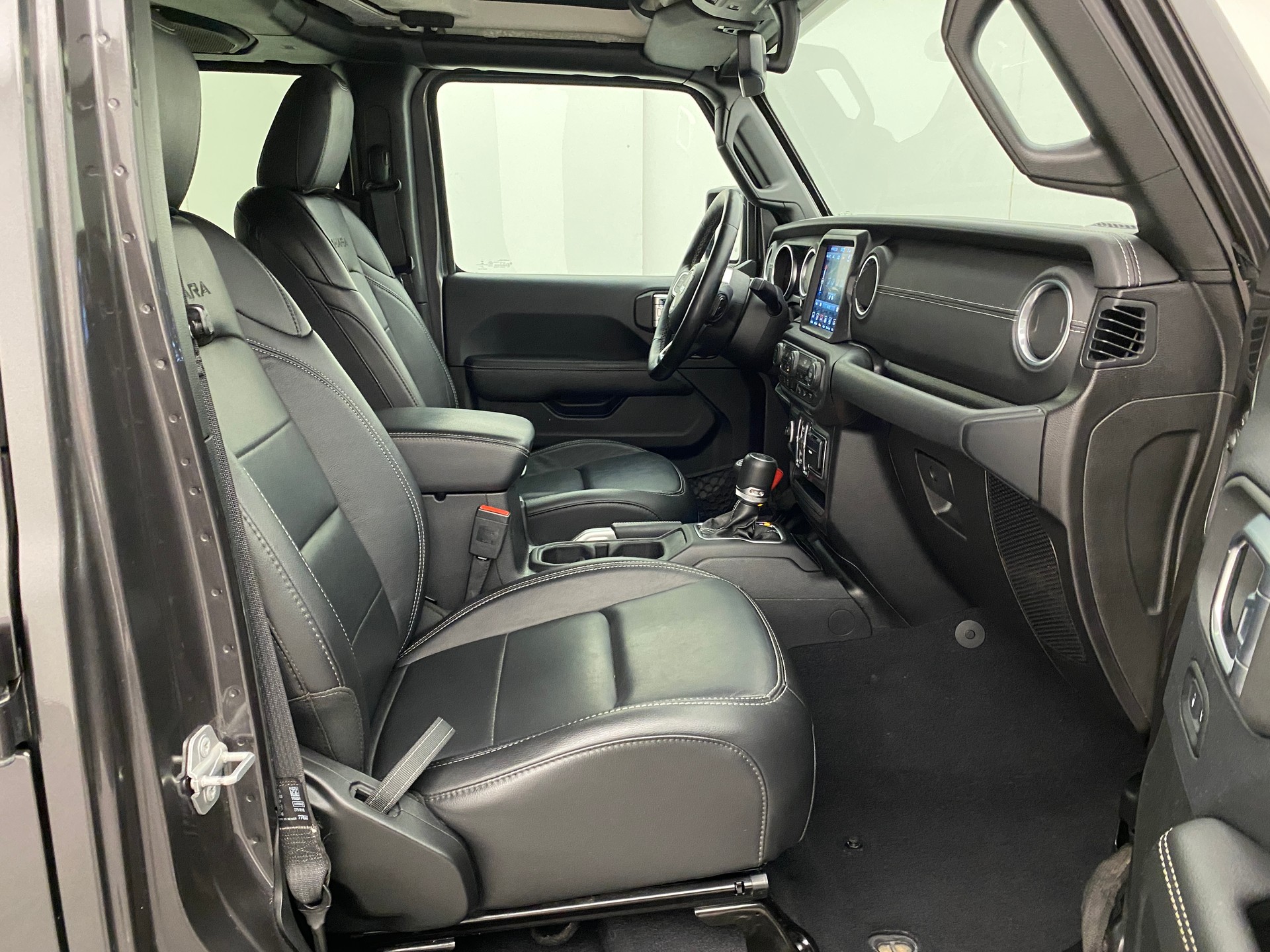 JEEP Wrangler 2.0 Sahara Unlimited-image-12