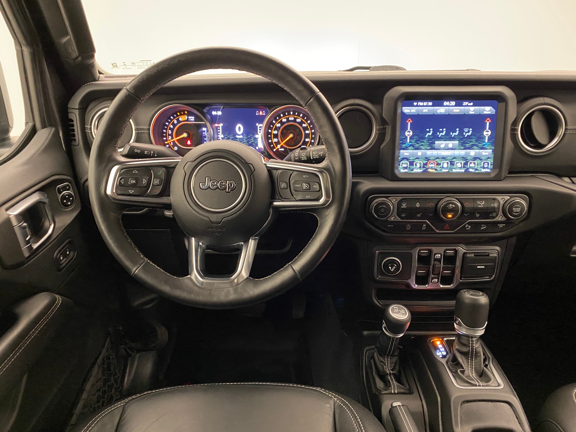 JEEP Wrangler 2.0 Sahara Unlimited-image-8
