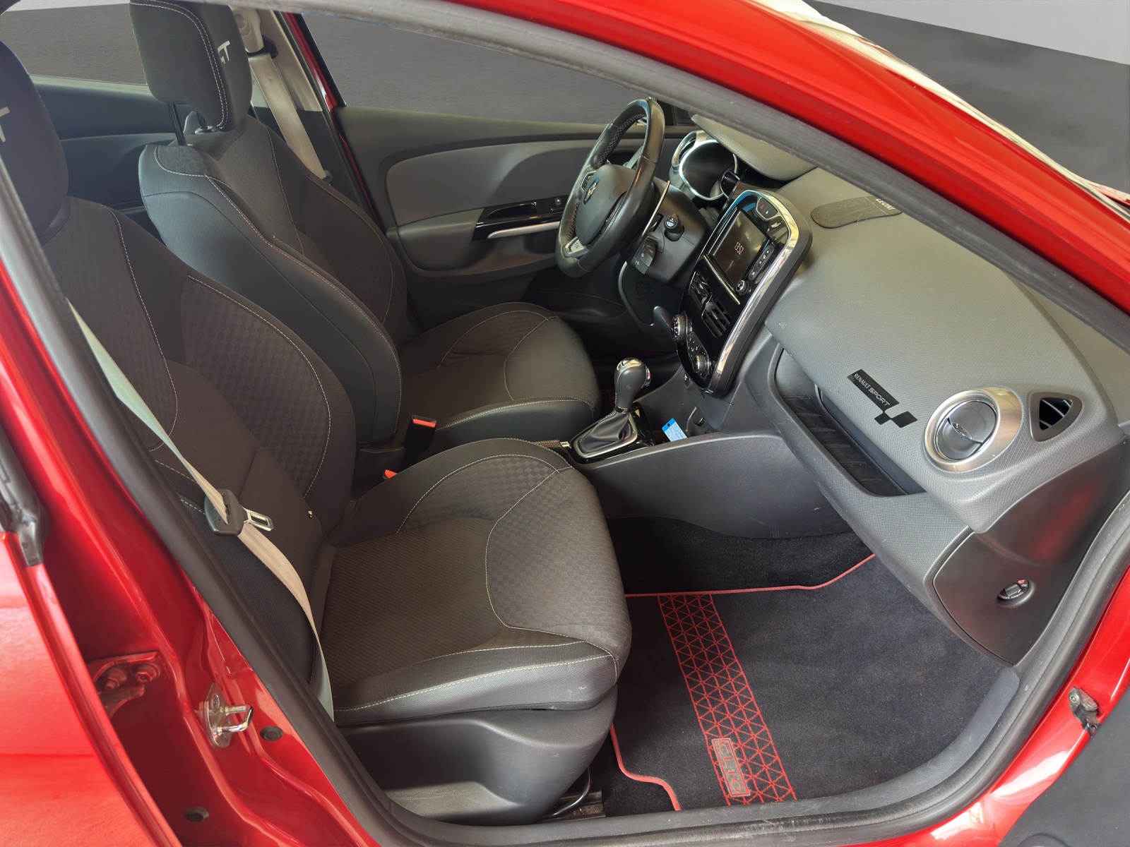 RENAULT Clio Grandtour 1.2 16V T GT EDC-image-10