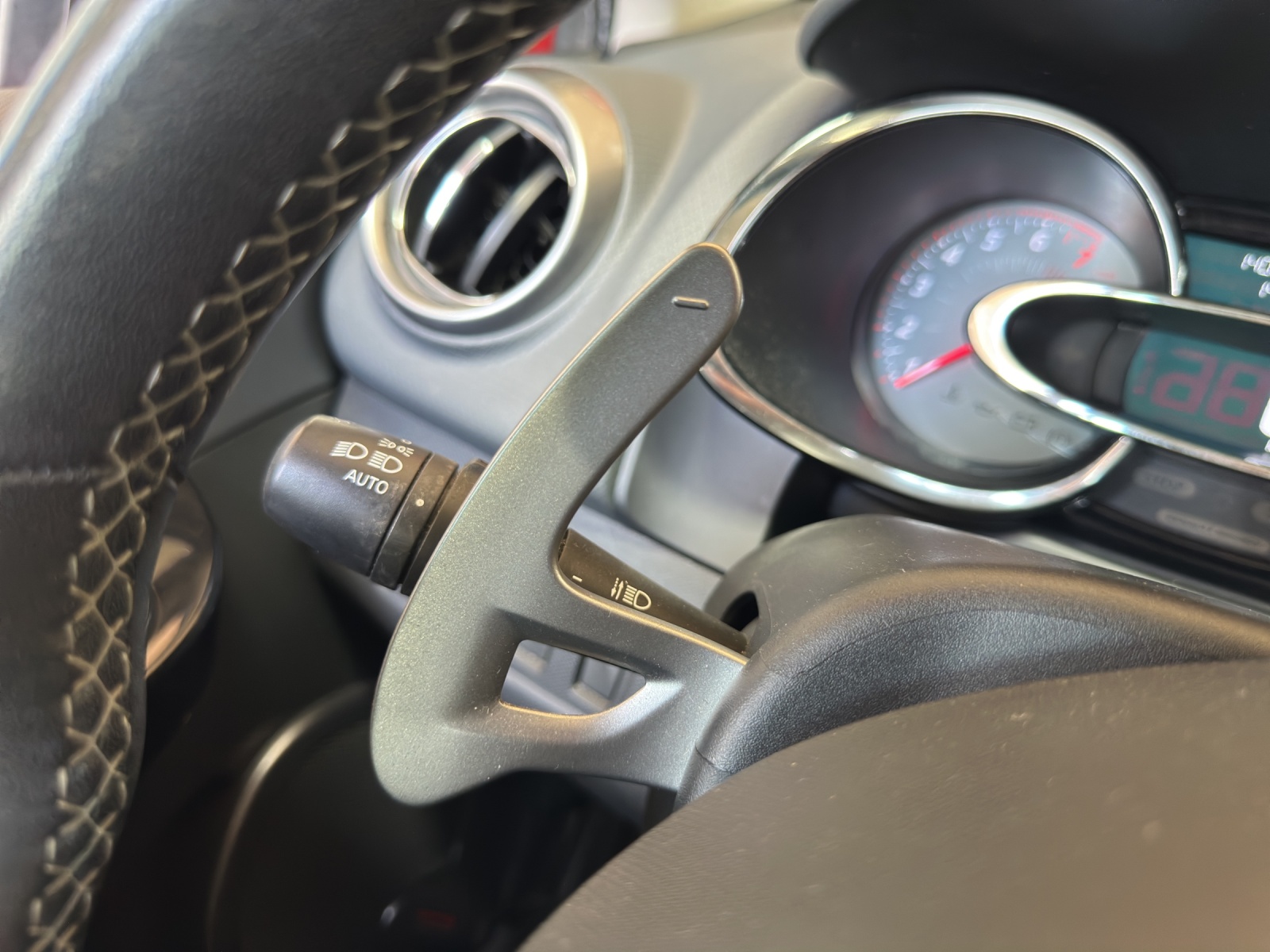RENAULT Clio Grandtour 1.2 16V T GT EDC-image-16