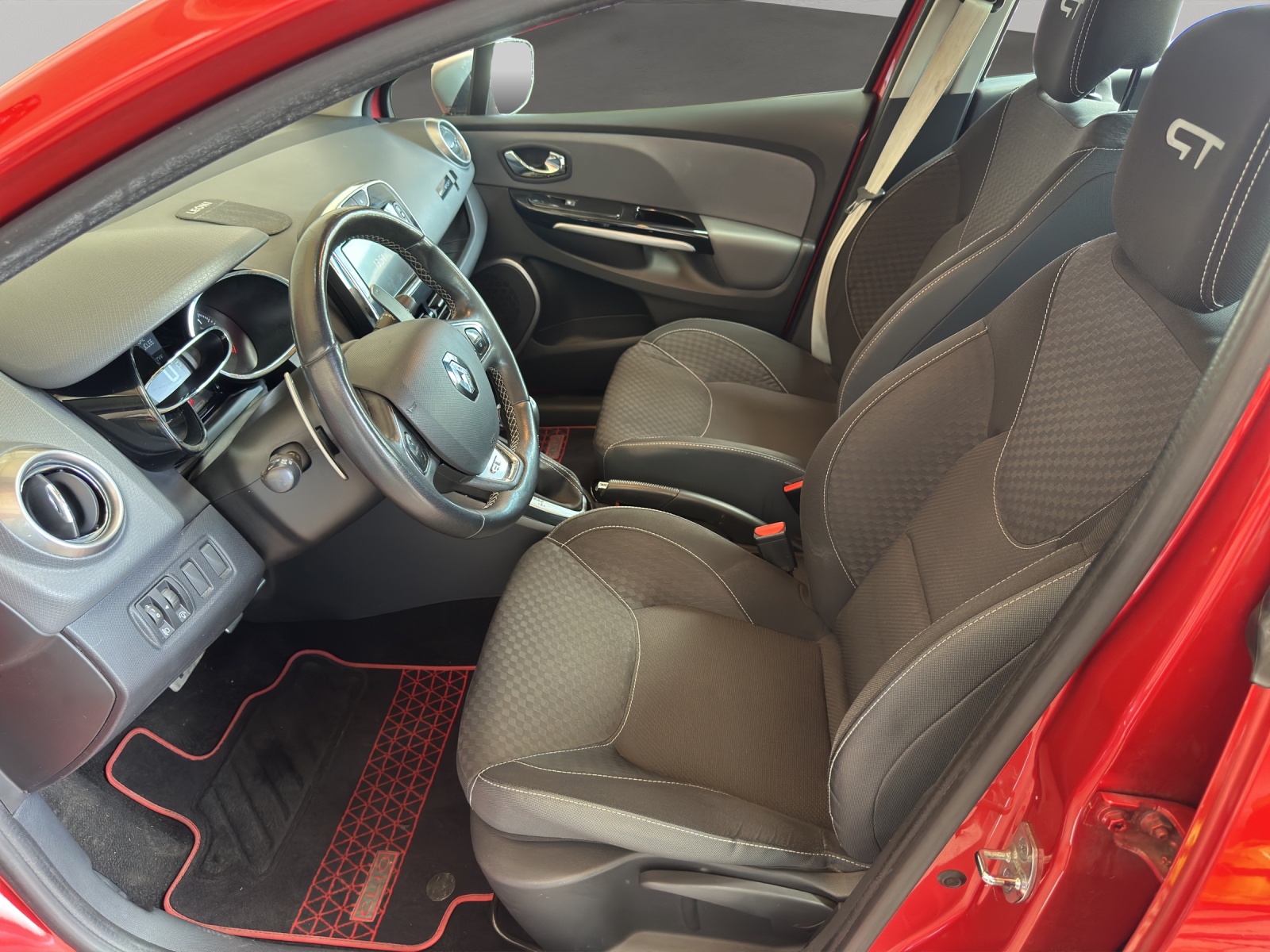 RENAULT Clio Grandtour 1.2 16V T GT EDC-image-11