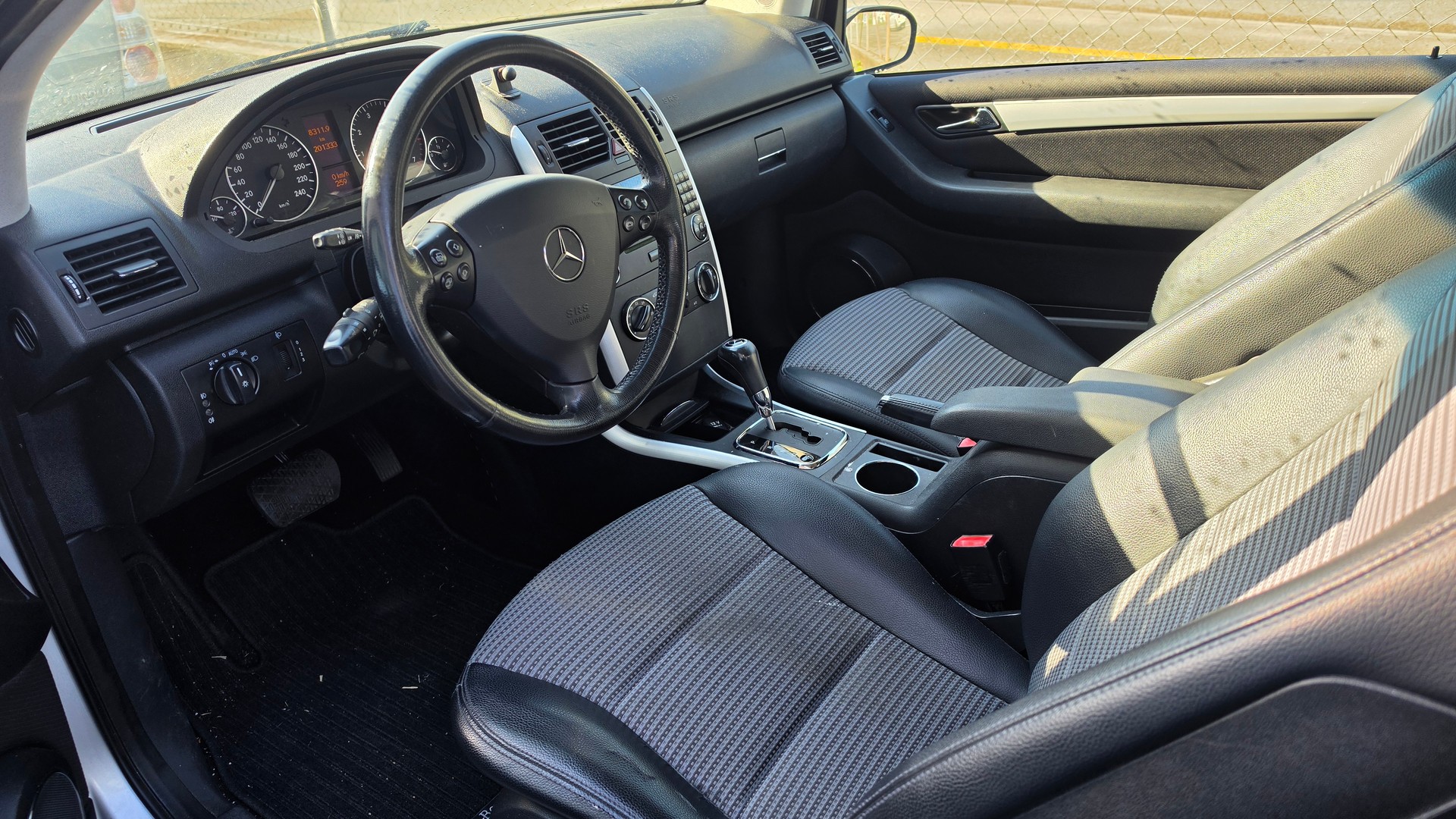 MERCEDES-BENZ A 200 Avantgarde Edition A-image-5