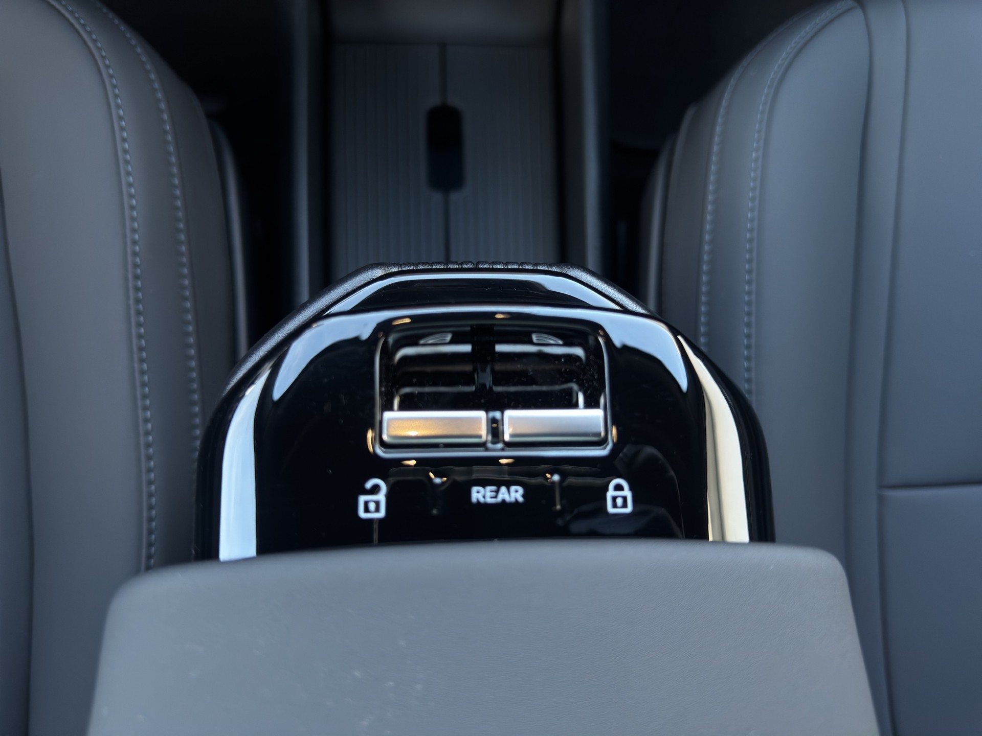 VOLVO EX30 P8 Ultra AWD-image-13