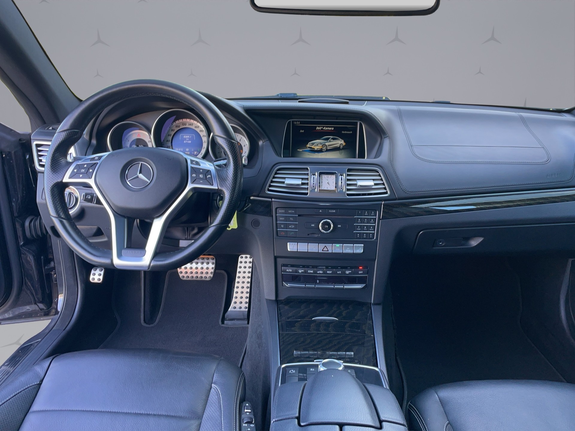 MERCEDES-BENZ E 350 4Matic Coupé AMG Line-image-12