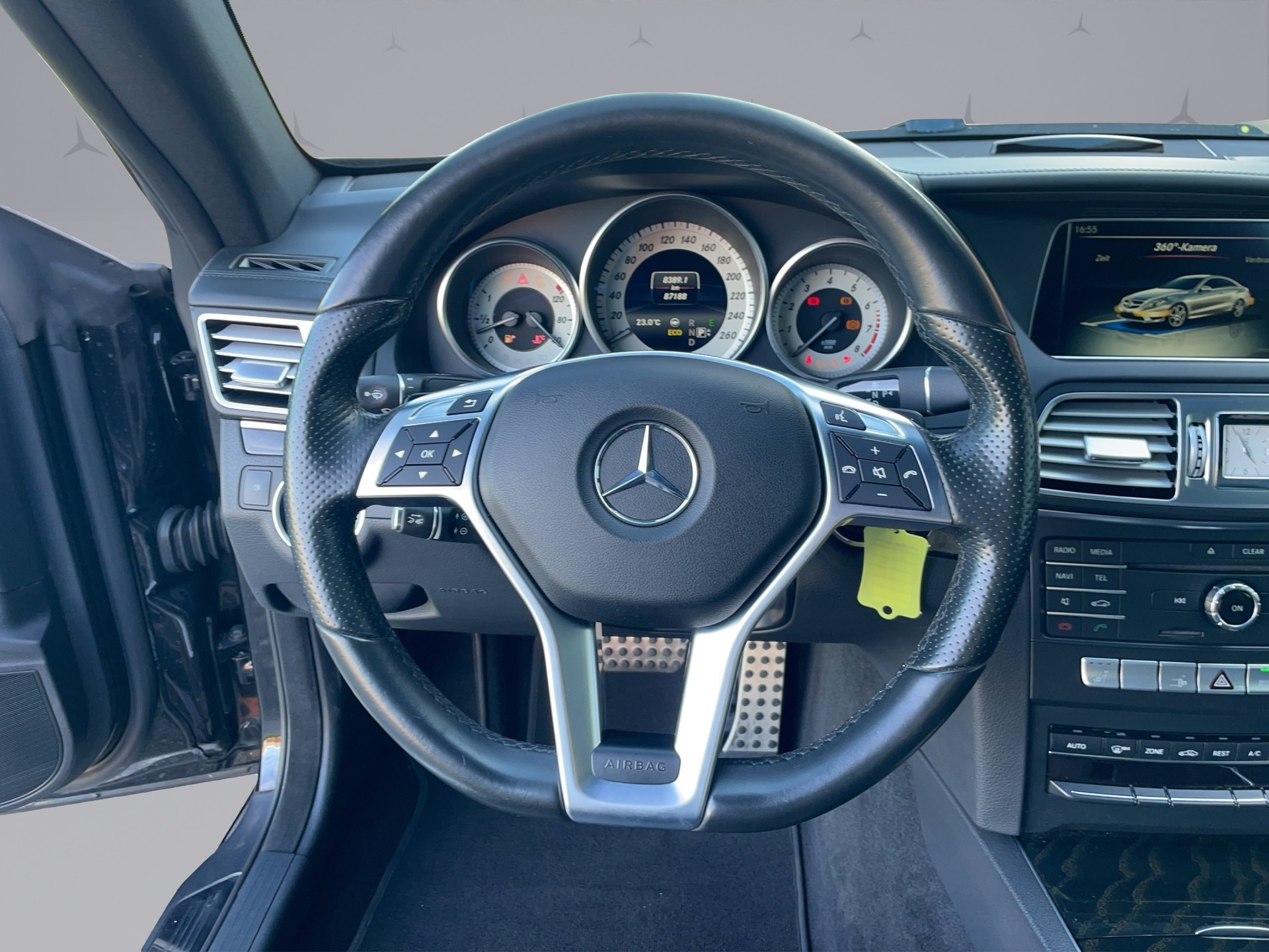 MERCEDES-BENZ E 350 4Matic Coupé AMG Line-image-11