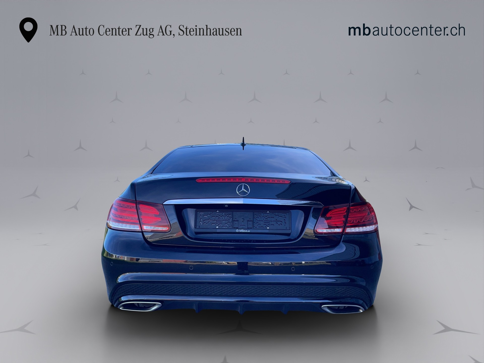 MERCEDES-BENZ E 350 4Matic Coupé AMG Line-image-4