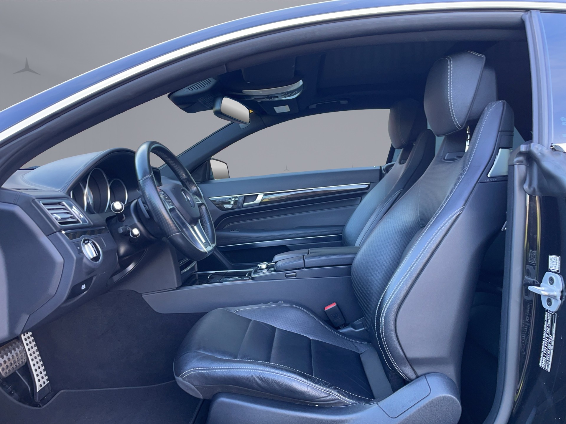 MERCEDES-BENZ E 350 4Matic Coupé AMG Line-image-9